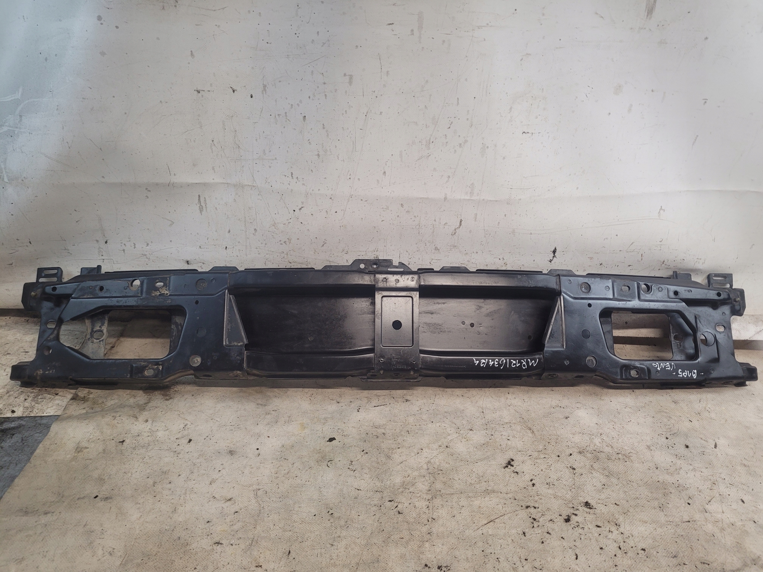 bumper support front OE 1H0805519 VOLKSWAGEN VENTO 93r.