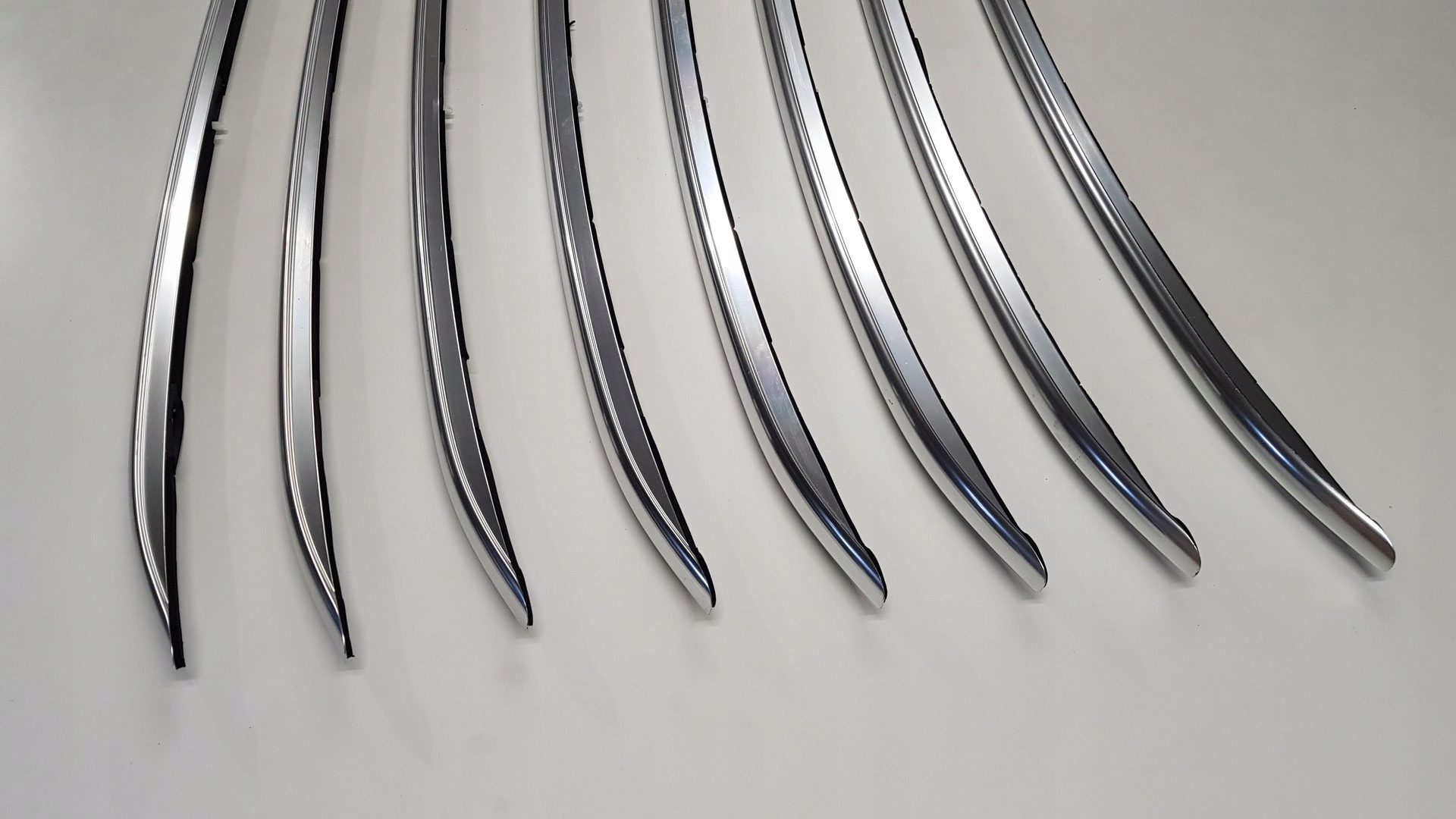 RELINGI DACHOWE CHROM FORD FOCUS MK4 JX7B N550A63 Part manufacturer Ford original OE