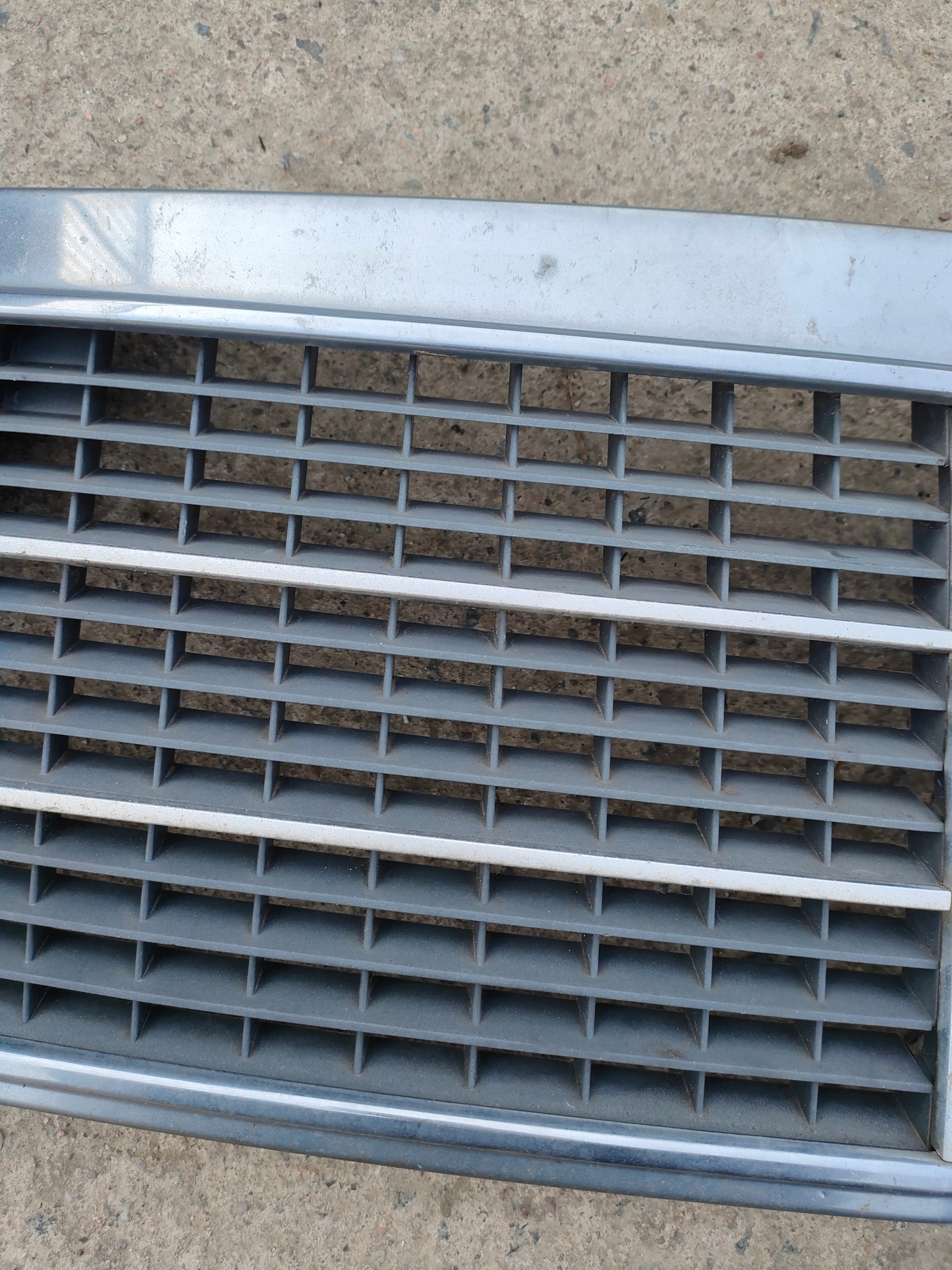 Grill Grill MERCEDES W210 2108880023