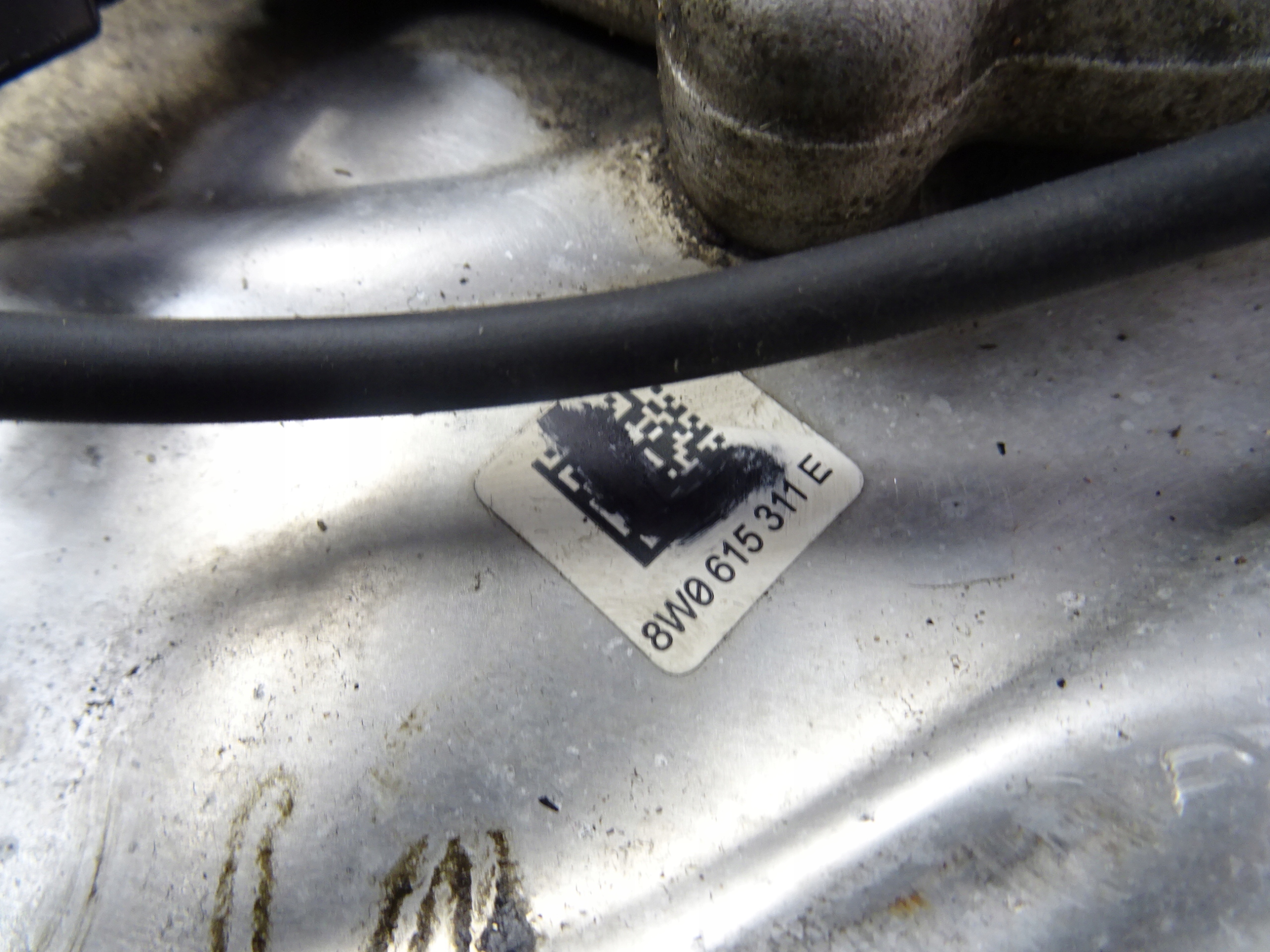 Audi OE 8W0407241F поворотный кулак л