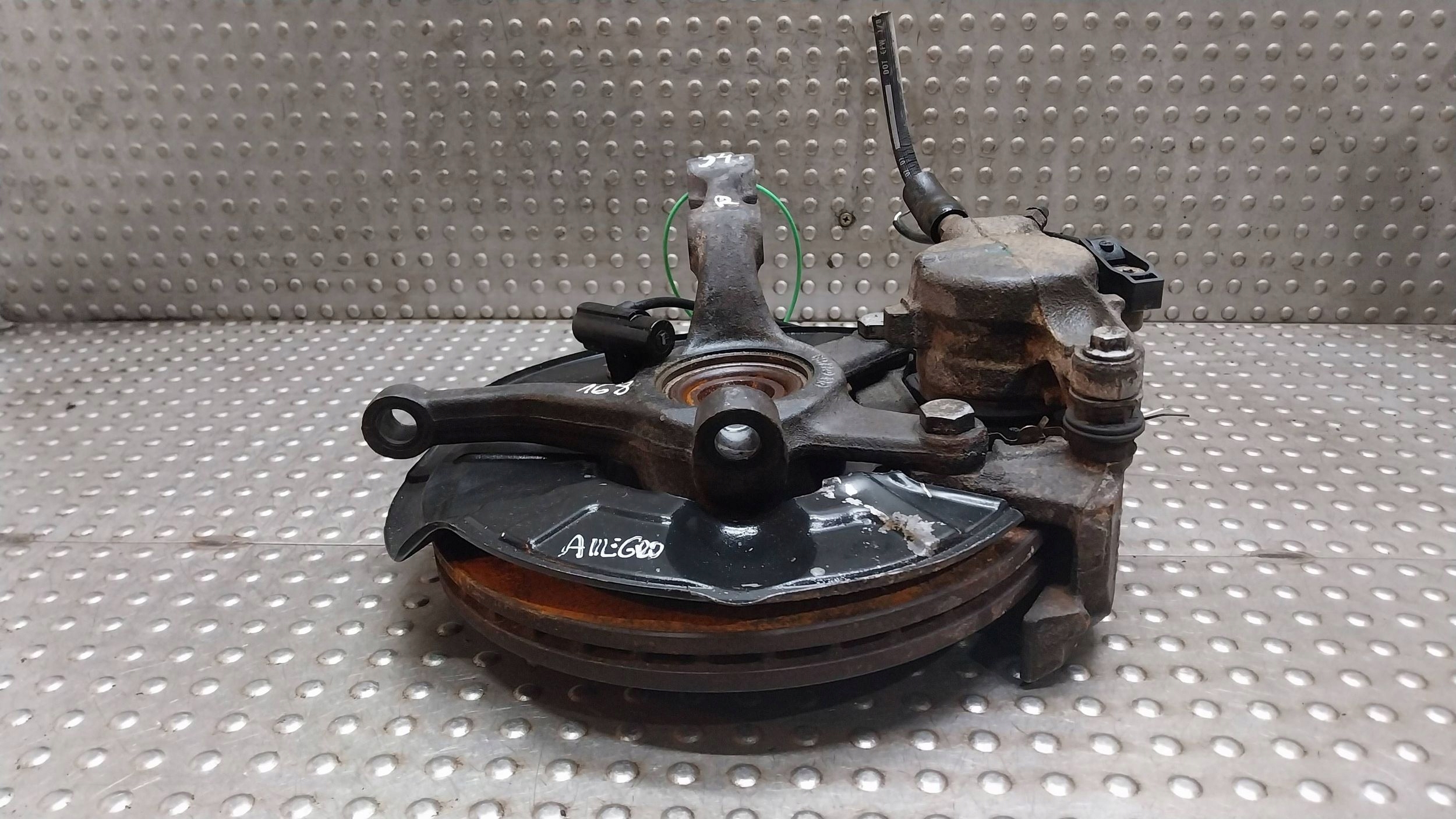otoč čepu třmen pravý předek 6813 MERCEDES A W168