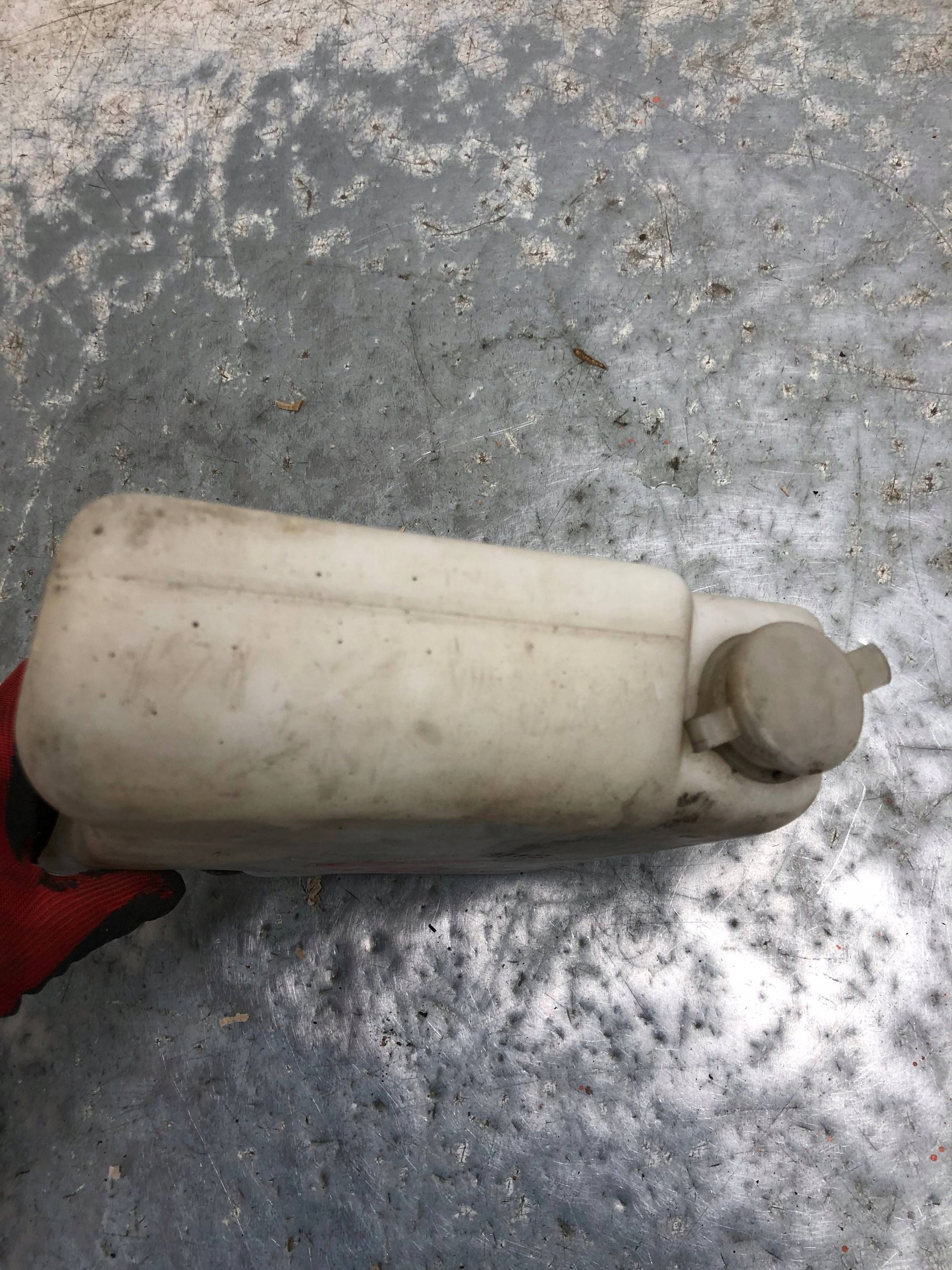 washer fluid tank MERCEDES W210 2108601160