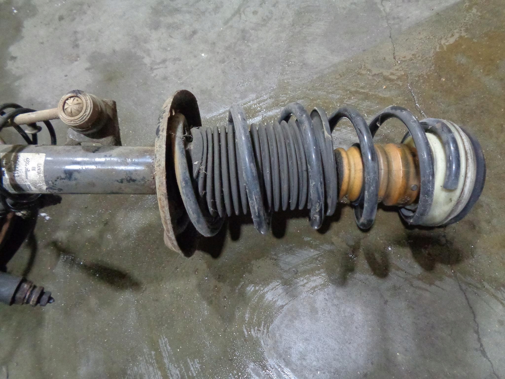 поворотный кулак, цапфа lancia YPSILON 2 II 5d 1.2 8V 2012- левый передний