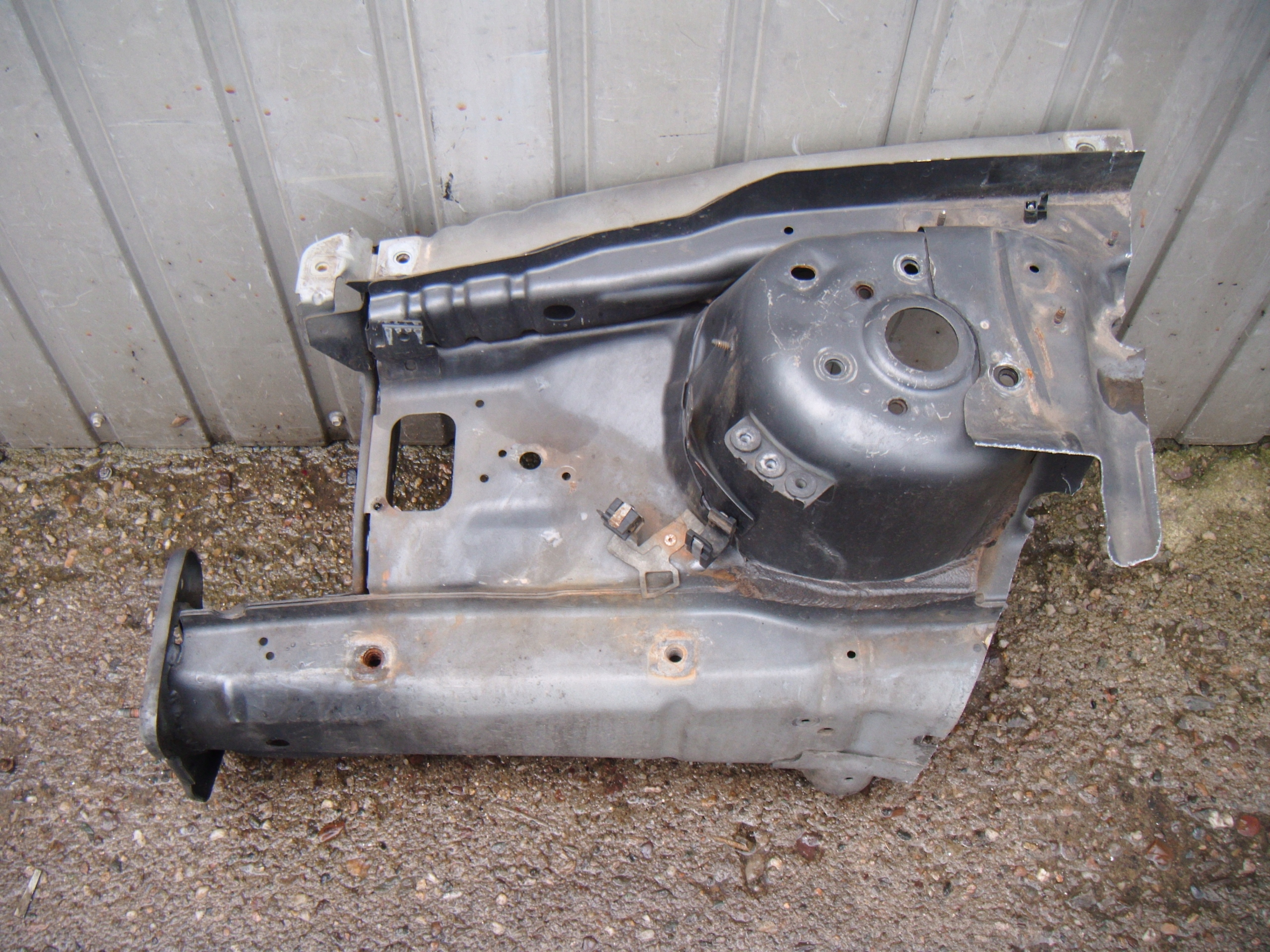 VOLVO V50 S40 2 II 04-12 PODŁUŻNICA RAMA FARTUCH ĆWIARTKA - PRAWA PRZEDNIA