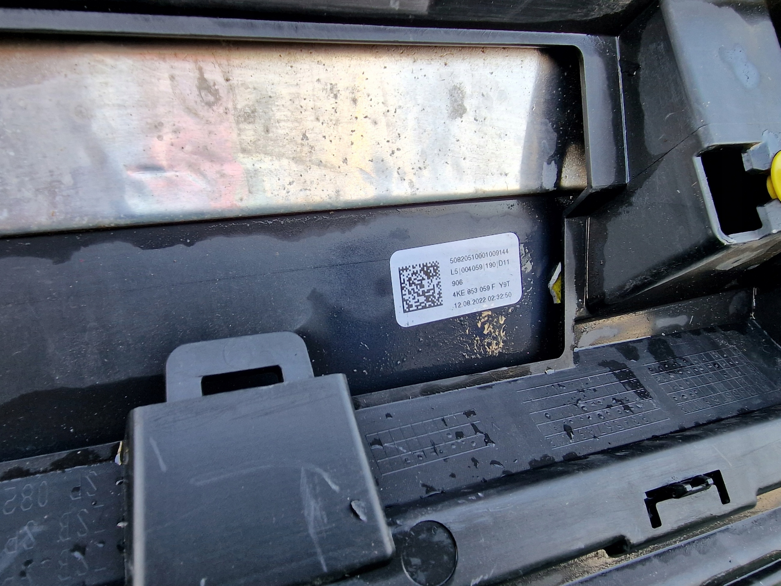 AUDI E-TRON 4KE moulding door left front 4KE853059F KA24/011MR