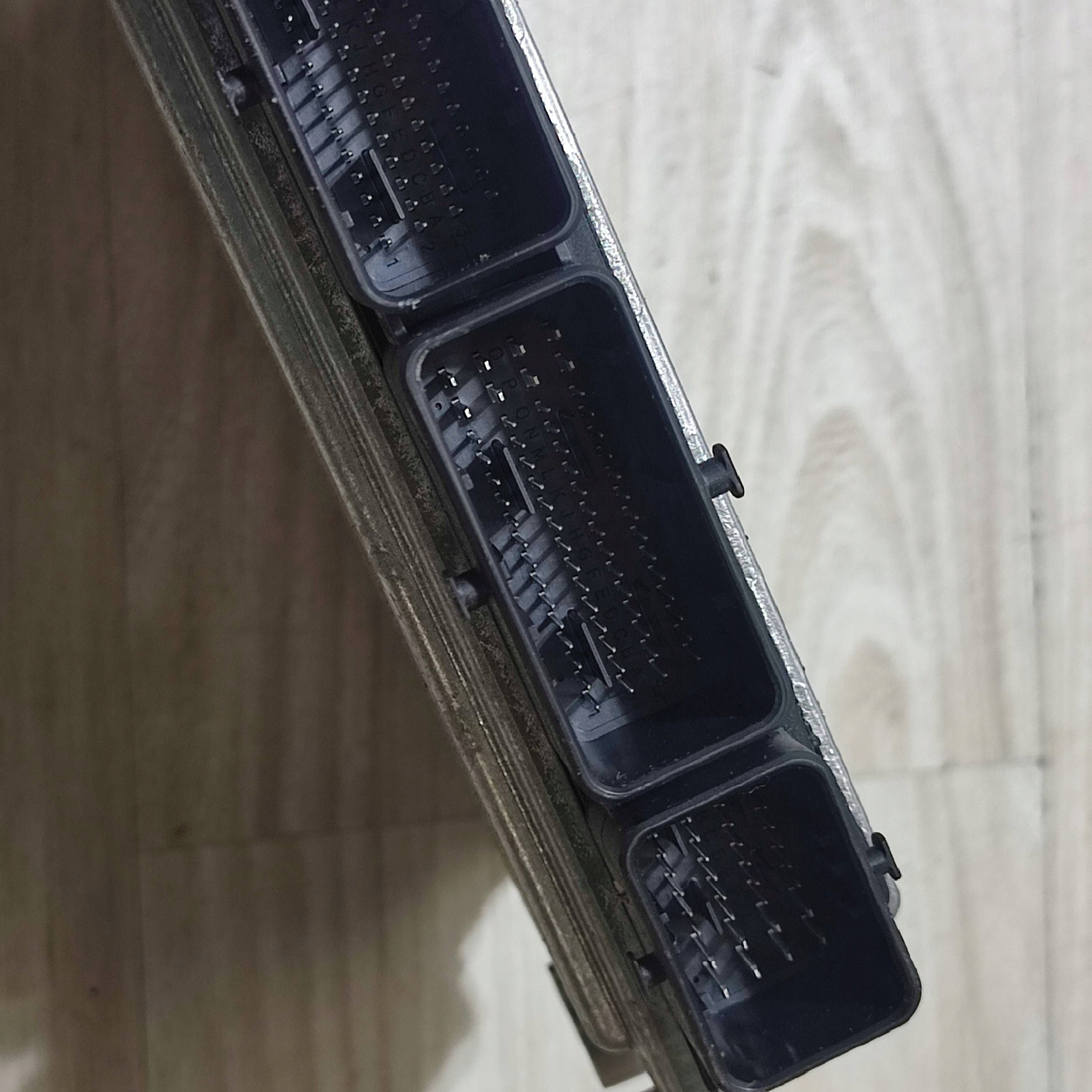 control unit ECU of the engine Dacia Jogger 237106120S