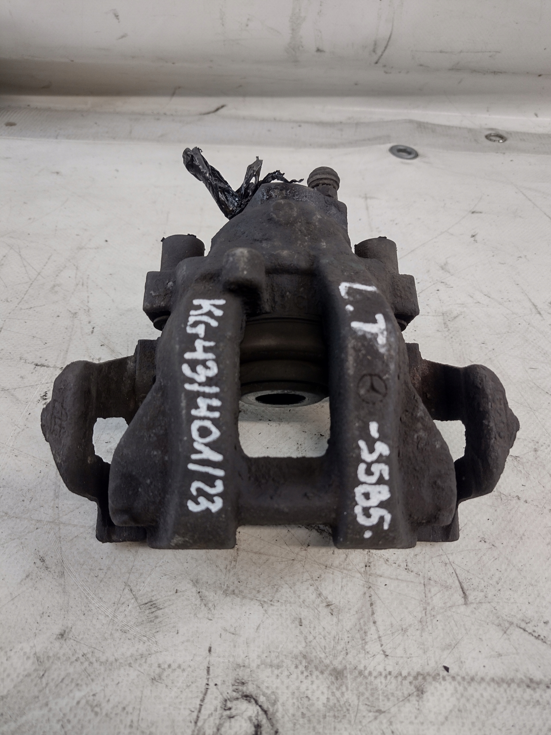 caliper brake jarzmo left rear part Mercedes W211 1,8 compressor; sedan