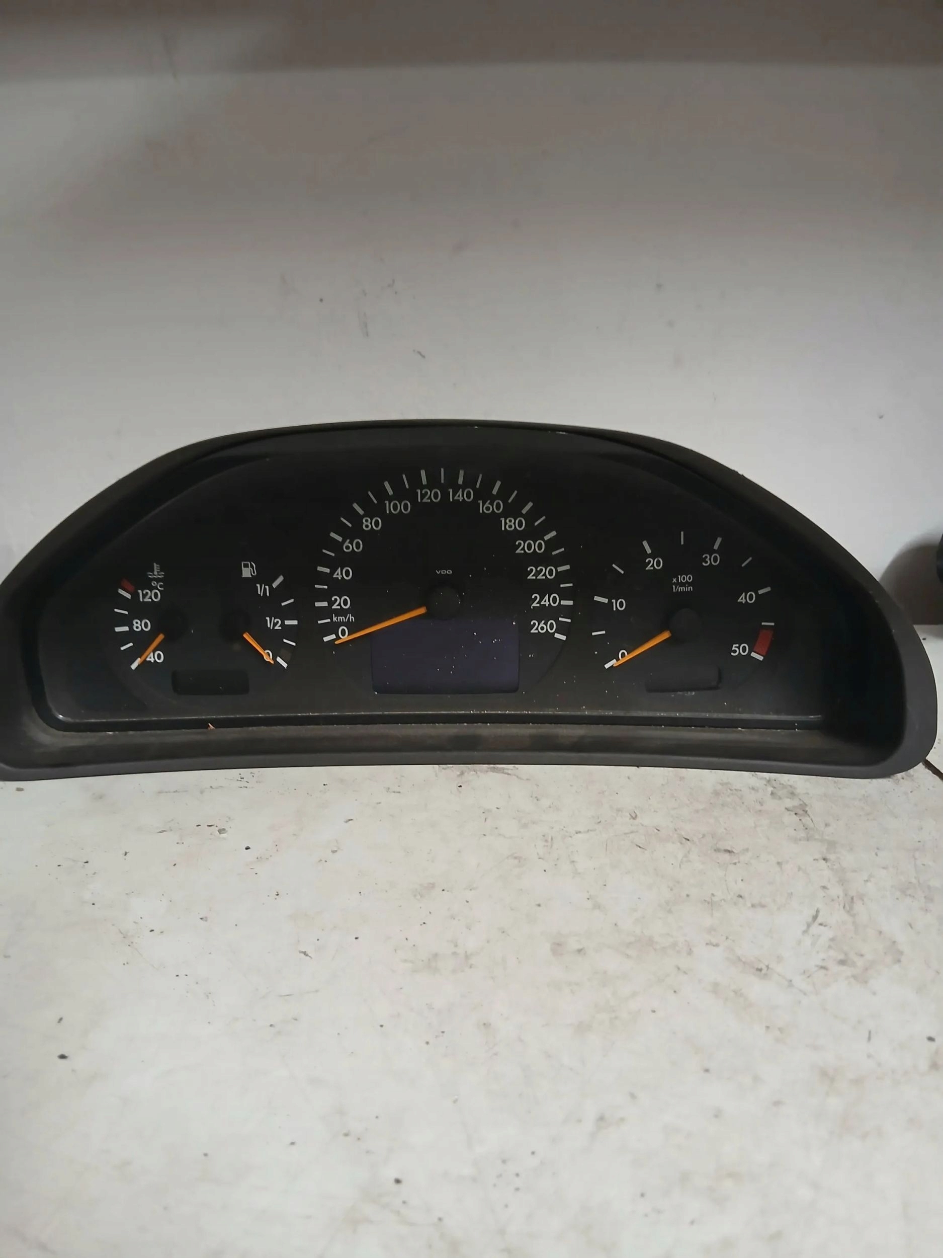 спидометр часы mercedes-benz oe A2105402811