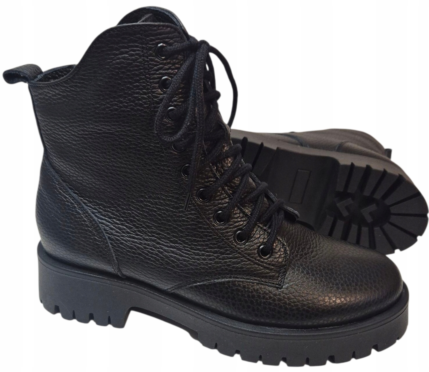 Mariaž 4133 Traperky Černé vázané zip kůže hrách vel. 41