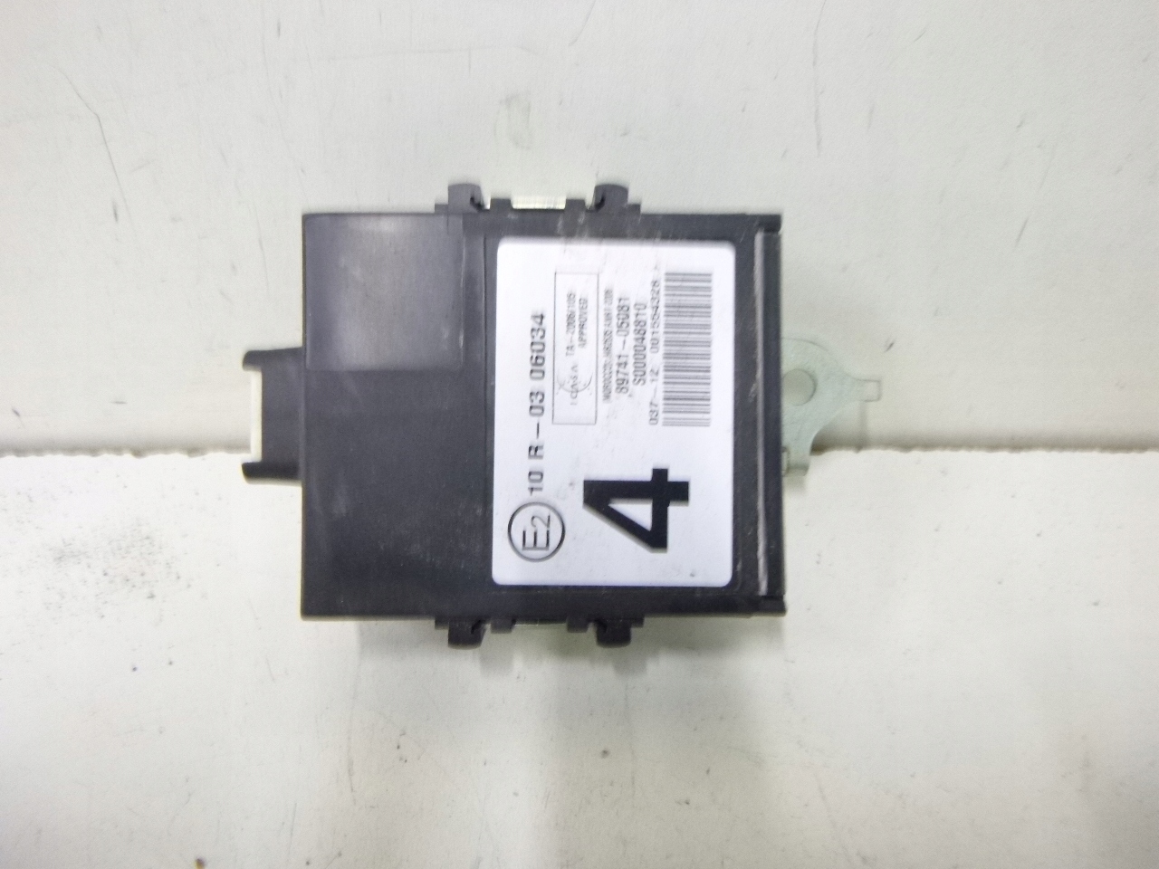 module control unit of a lock Toyota Avensis T27