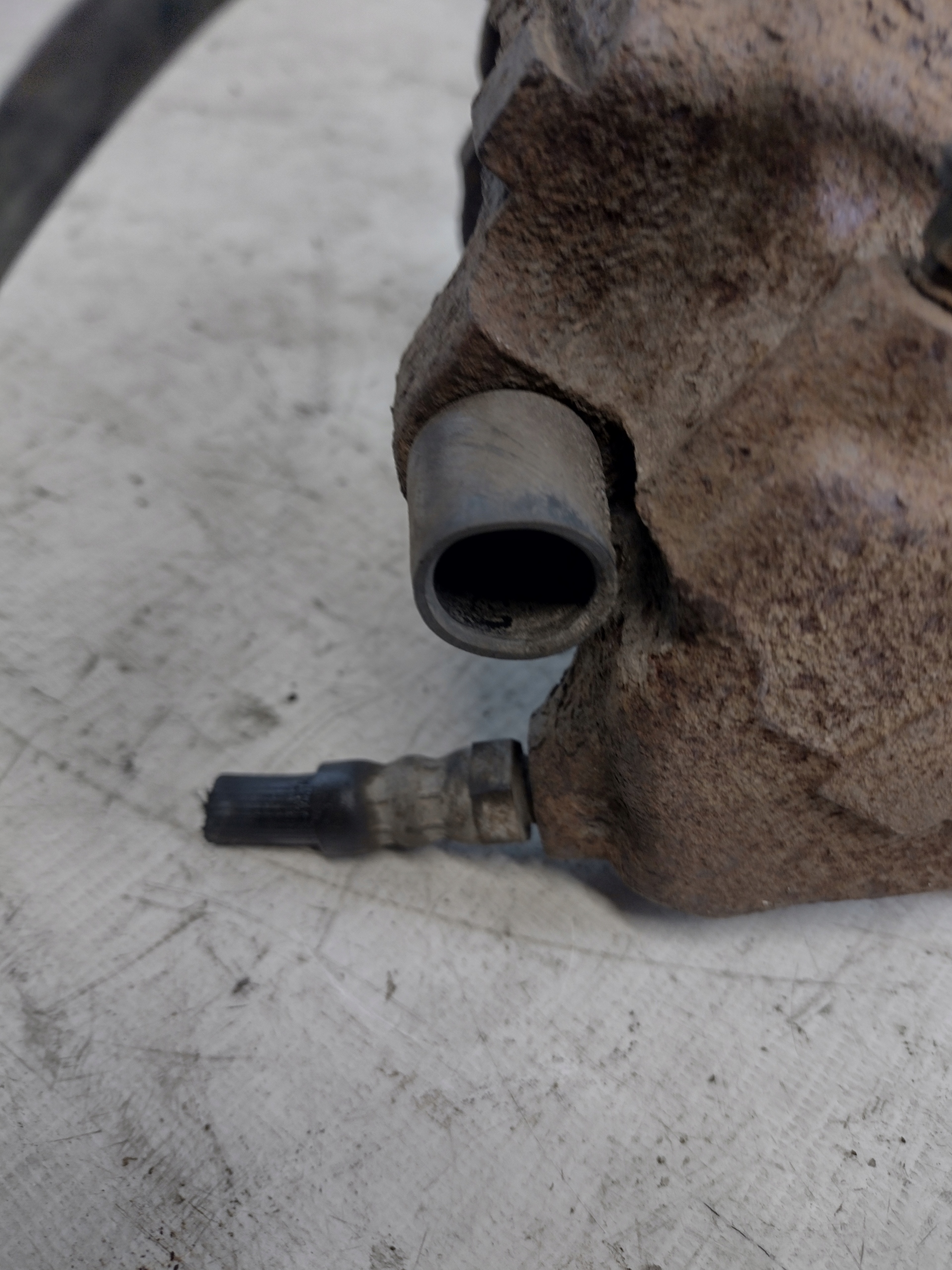 caliper brake left front Mercedes W210 2,0 compressor; 163KM