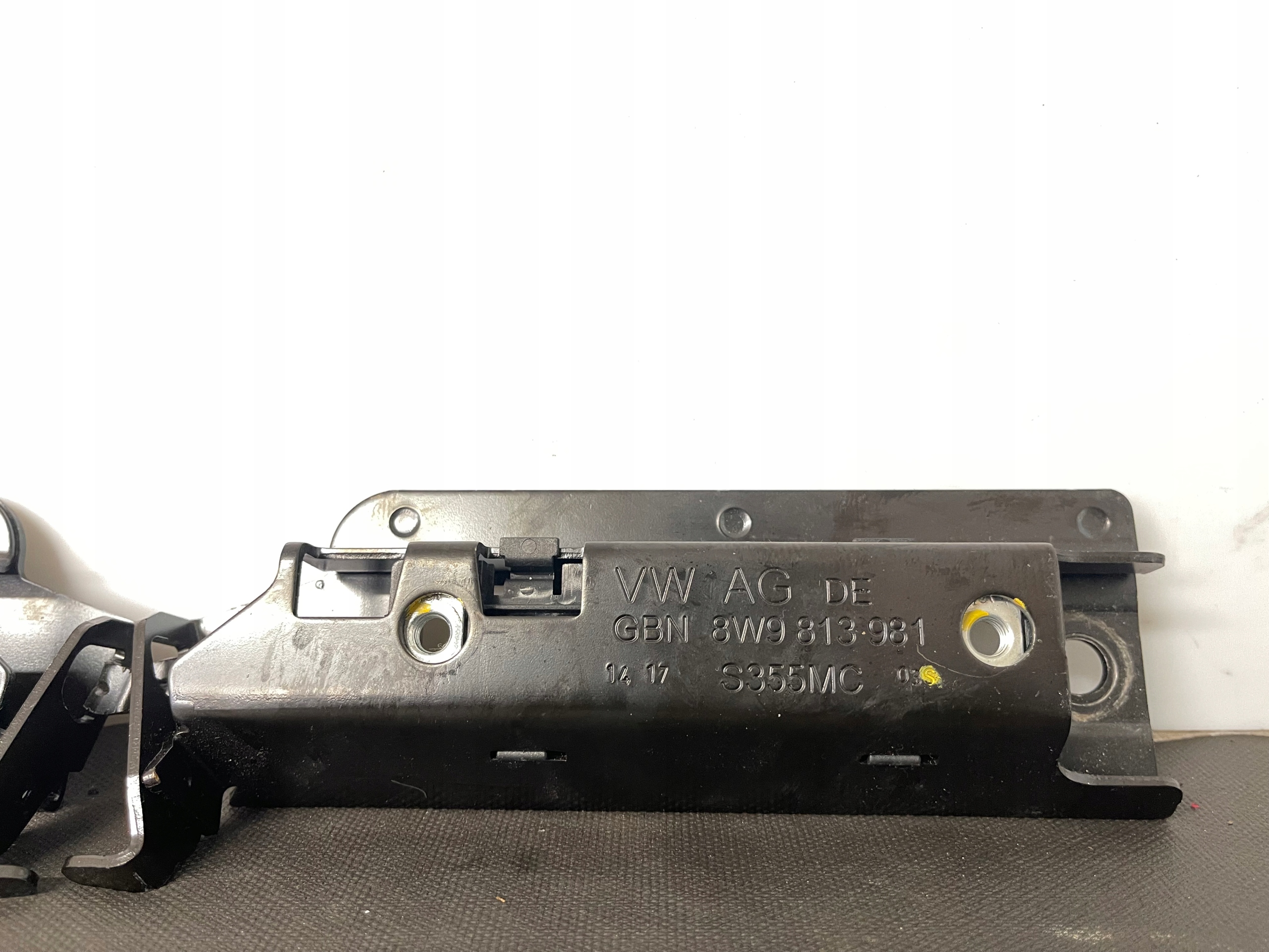 8W981398 18W9813982 bracket mouldings boot AUDI A4 B9 KOMBI P+L