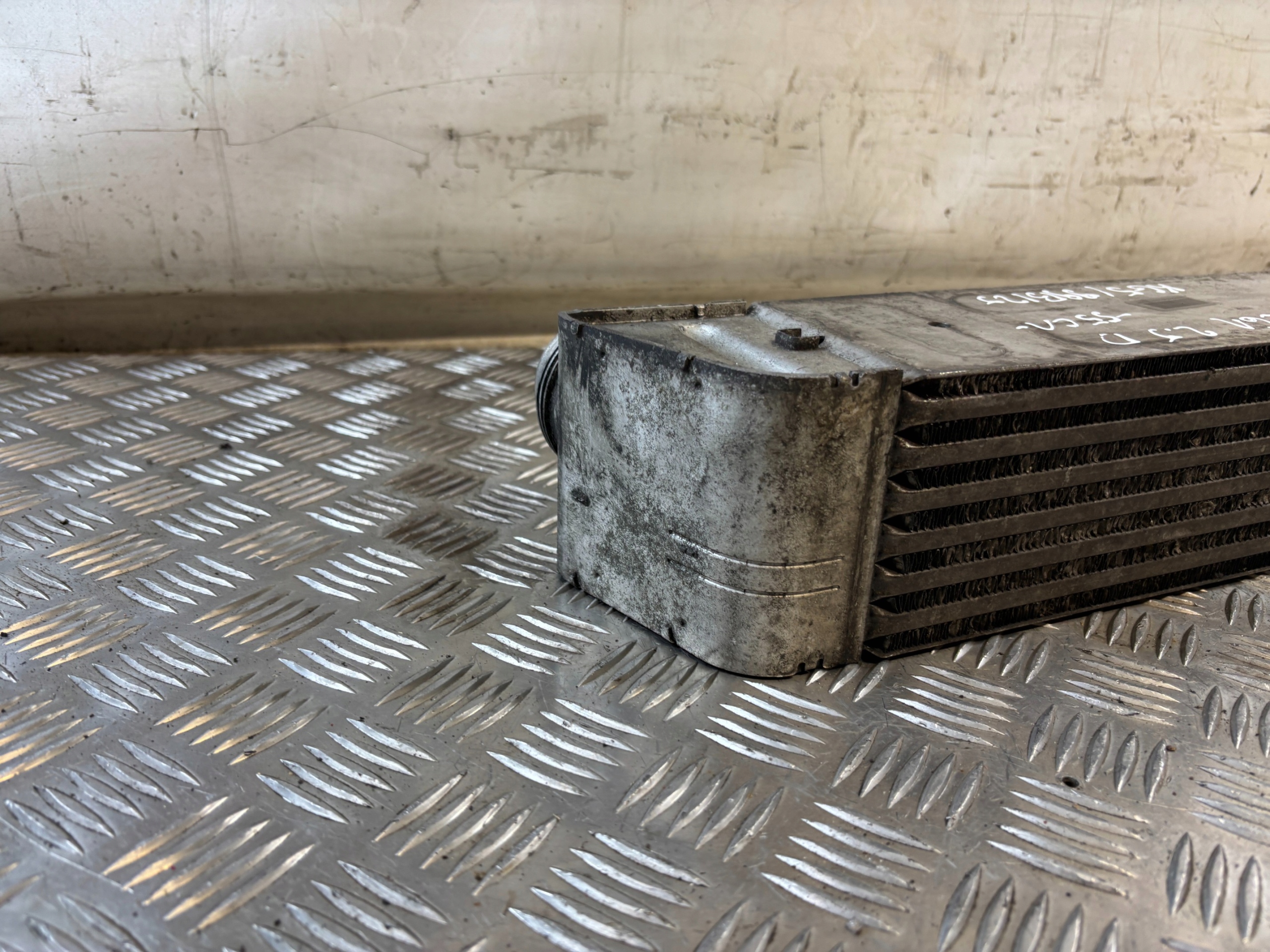 intercooler BMW E61 2.5D automat M57D25 7787446