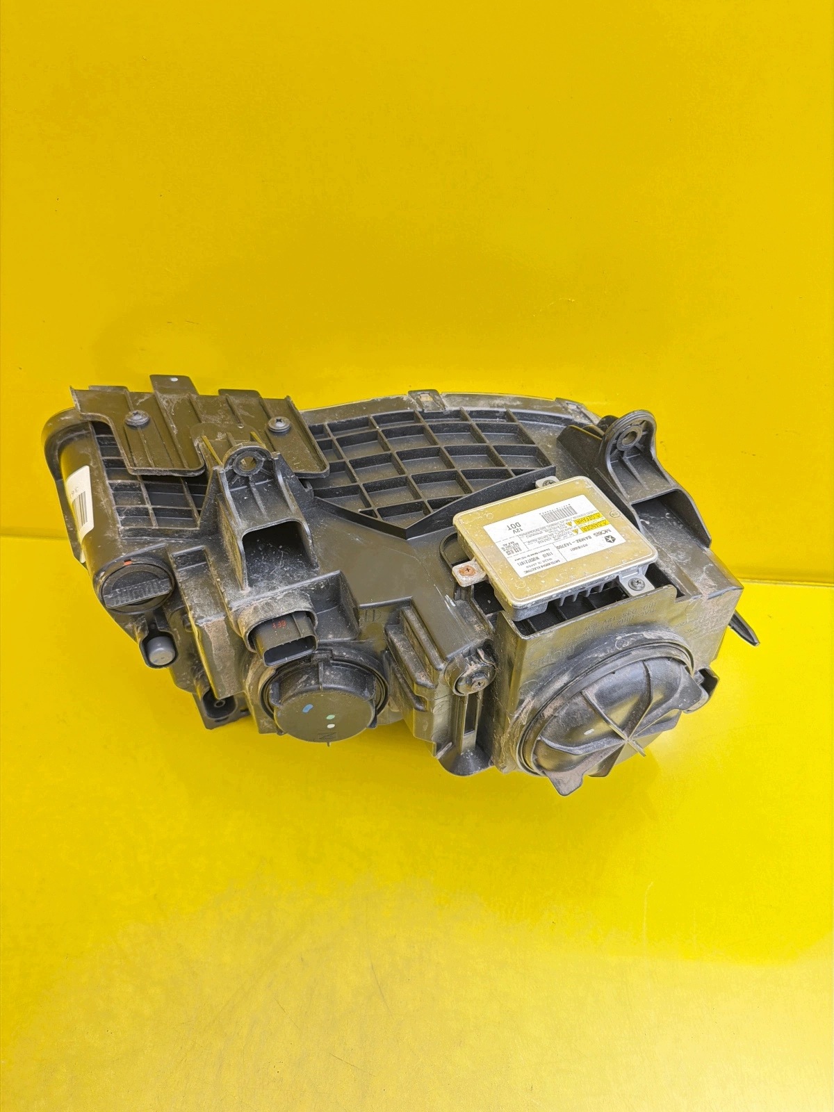 light left front Chrysler 300C II Lancia Thema Xenon 2011-2014 68042155AD