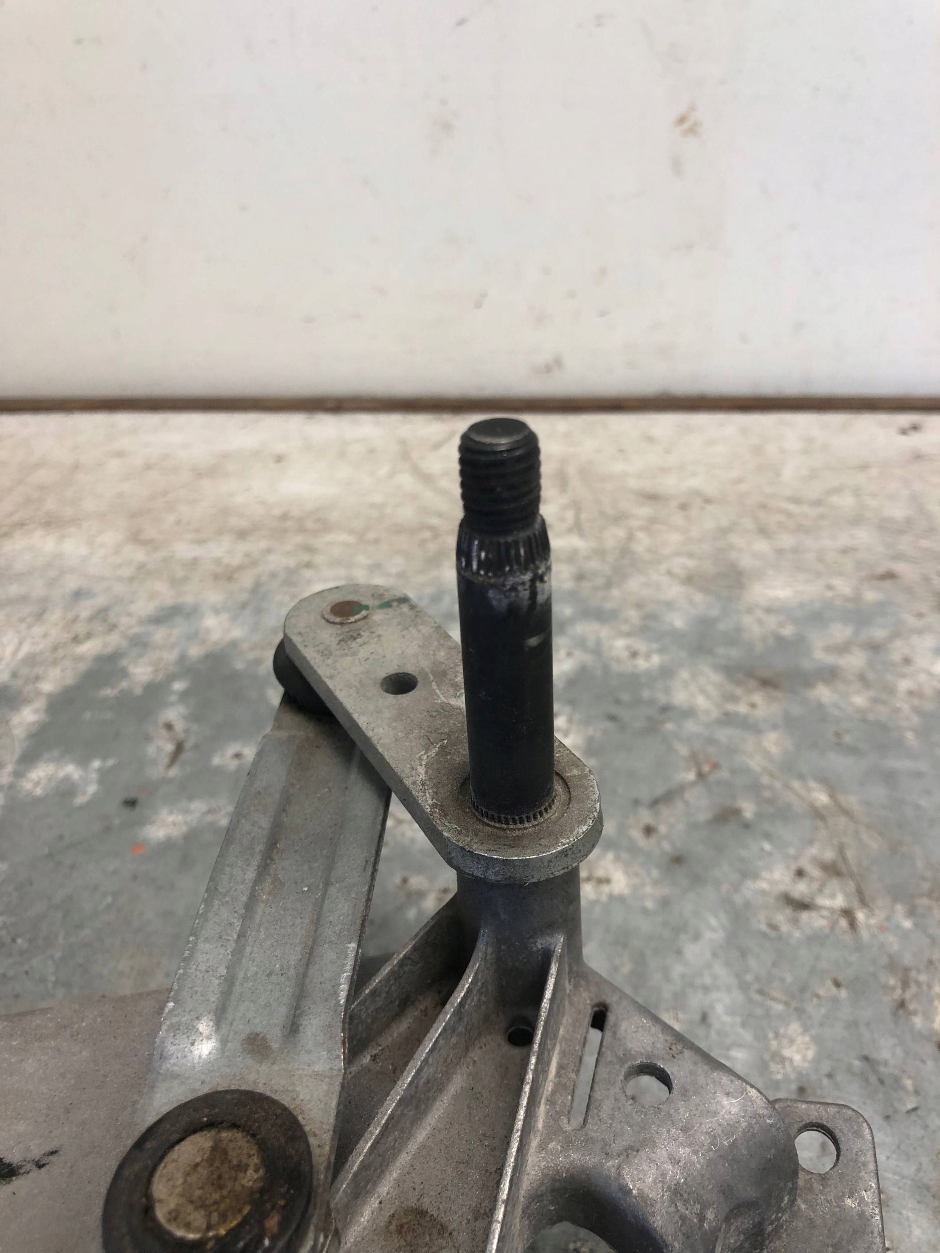 wiper mechanism right front FORD S-MAX MK2 W000052208