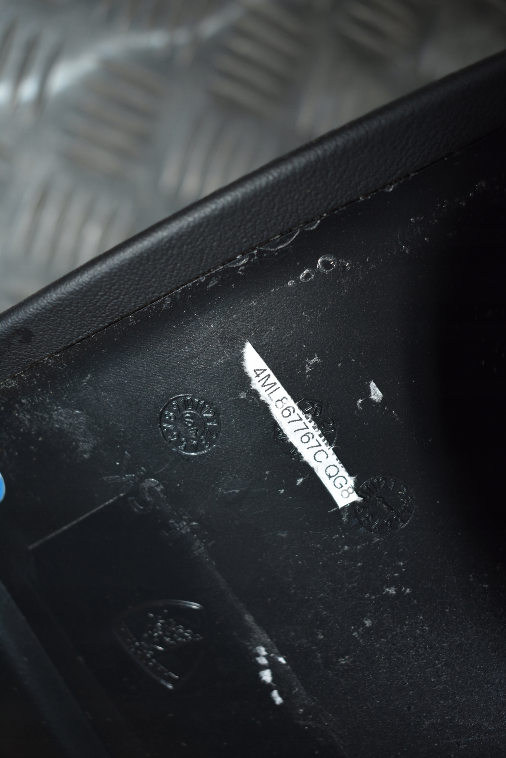 IDEALNA cover SLUPKA C left LAMBORGHINI URUS 1