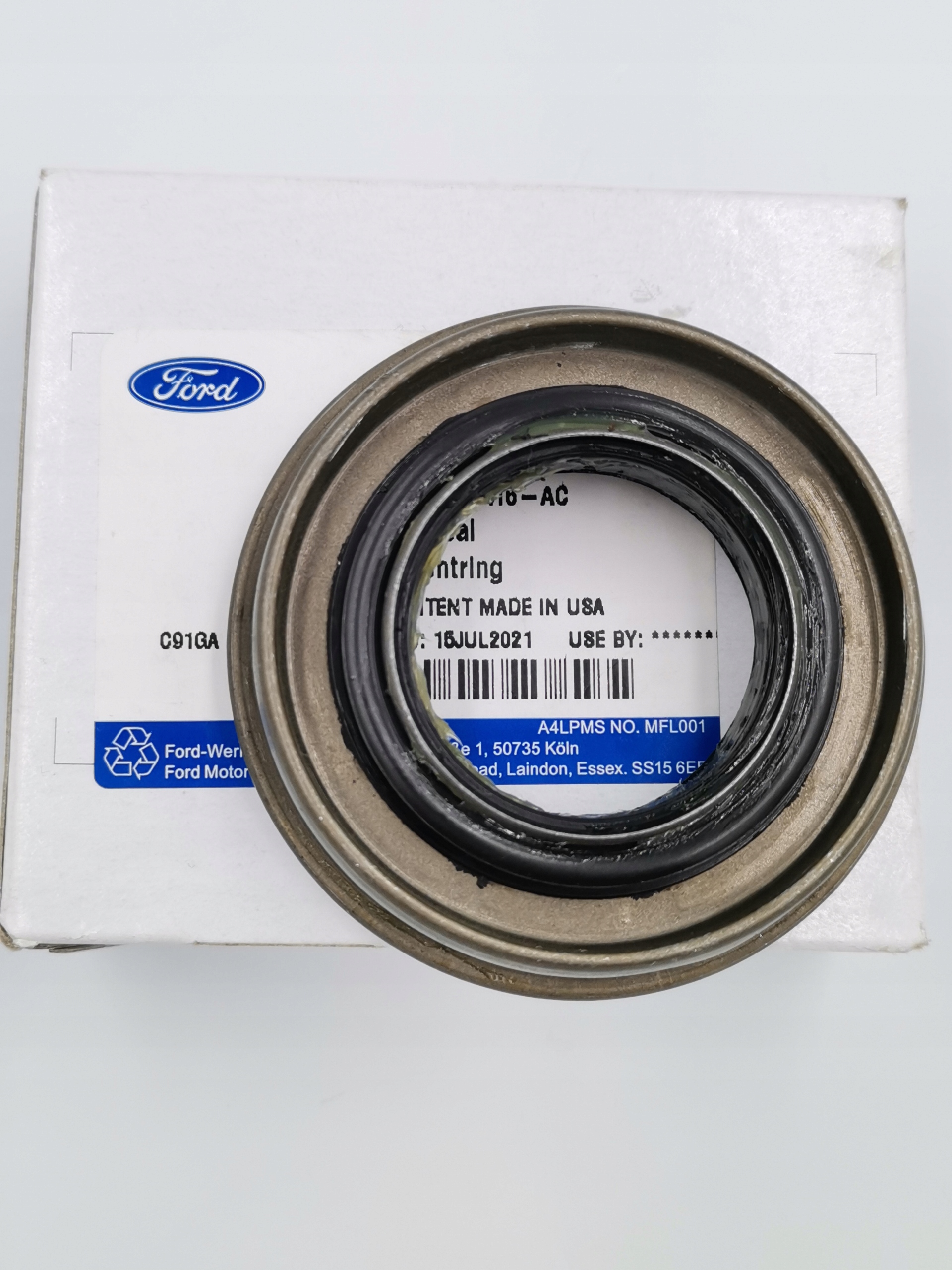 CV6W-4B416-AC CV6W4B416AC - УПЛОТНИТЕЛЬ ПОЛУОСЕЙ ЗАДНИЙ FORD 4X4 MONDEO KUGA EDGE