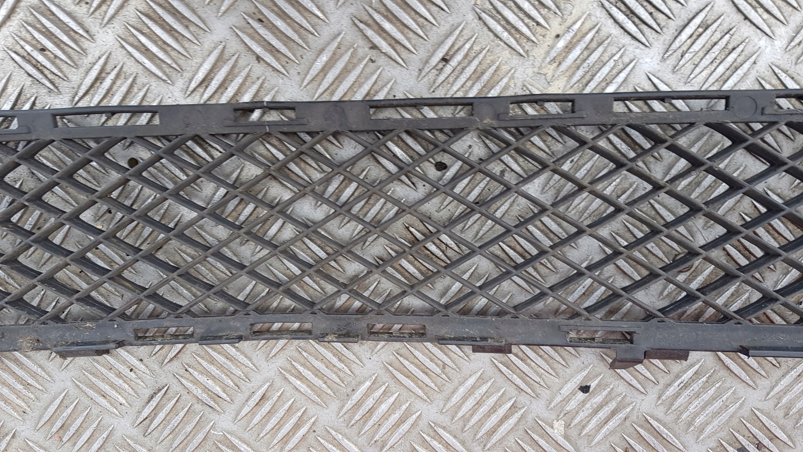 MERCEDES W212 grid of a bumper front