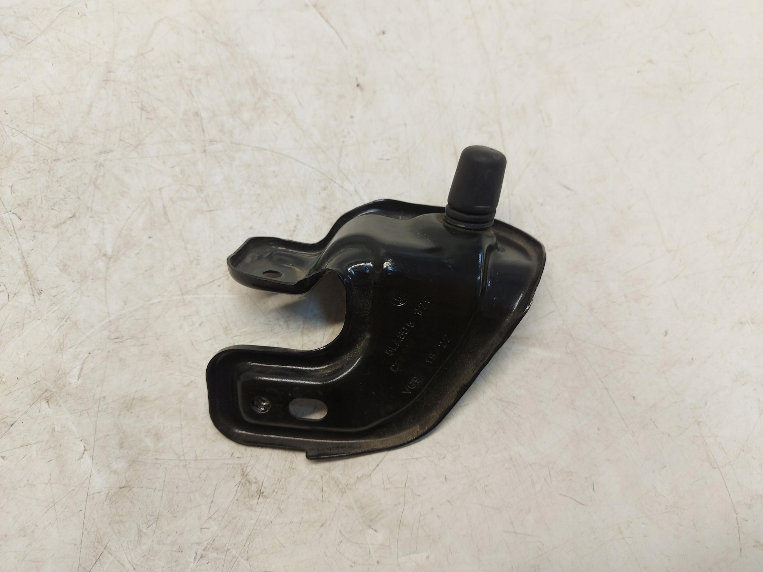Skoda Enyaq 5LA iV60 console holder front left 5LA806929