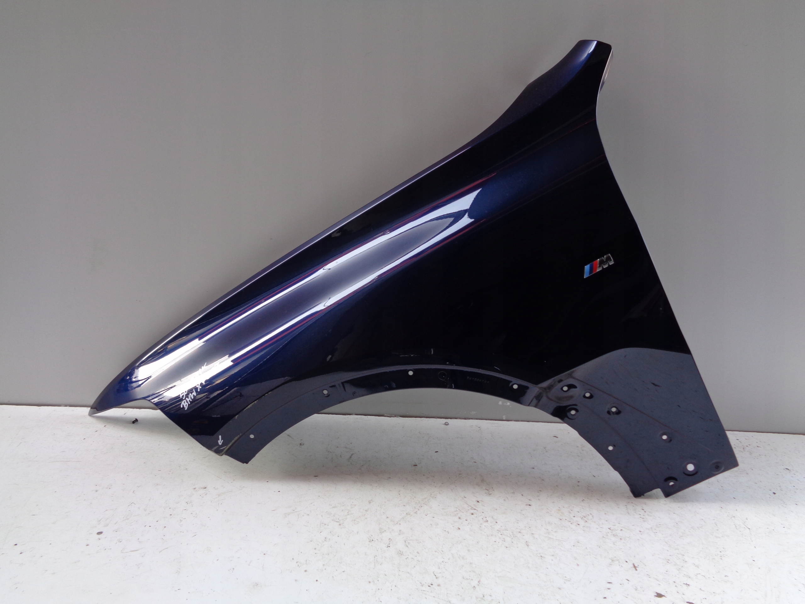 fender left front BMW X7 G07 18- NR 50791