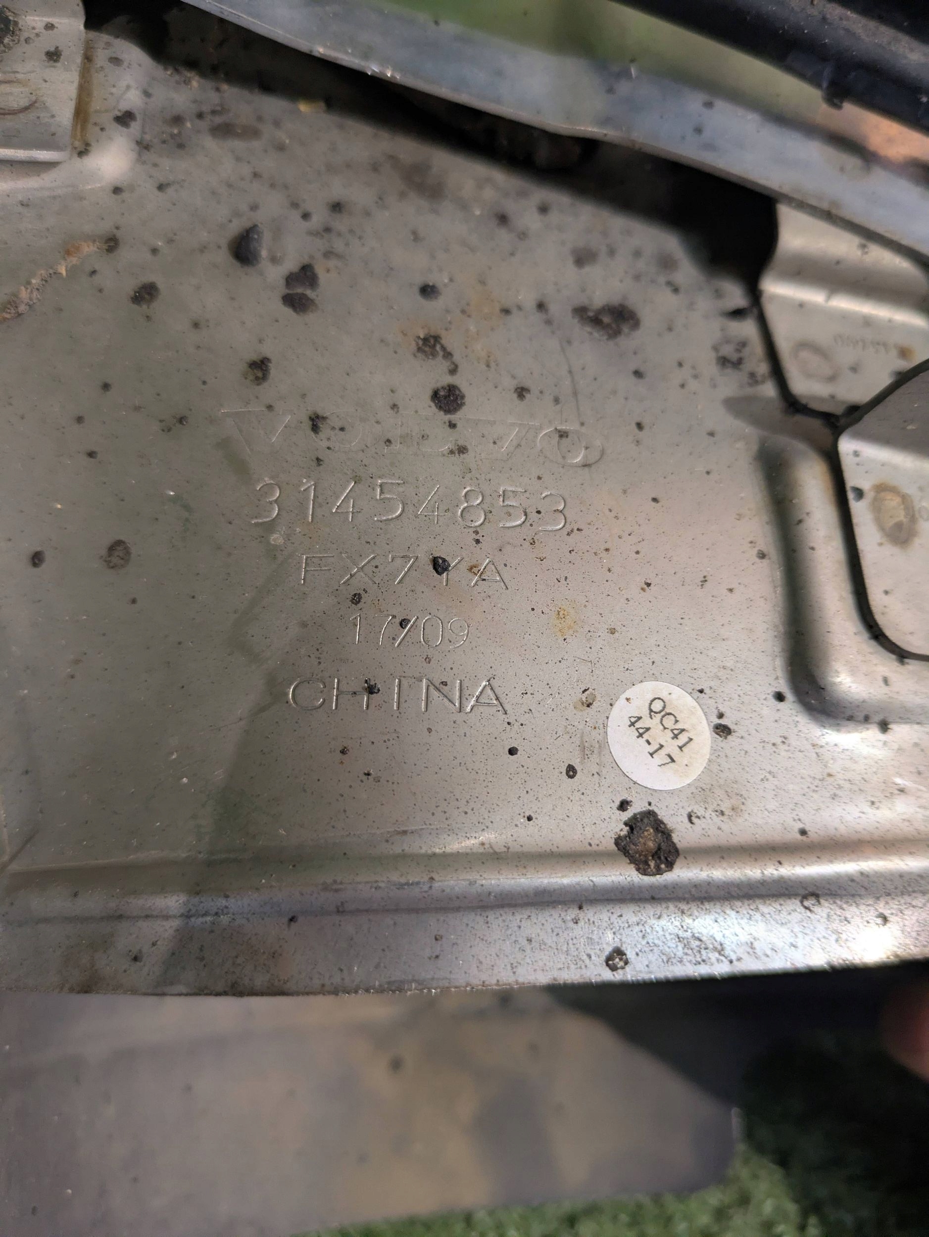 Blende Abdeckung TLUMIKA links VOLVO XC60 II NR.13