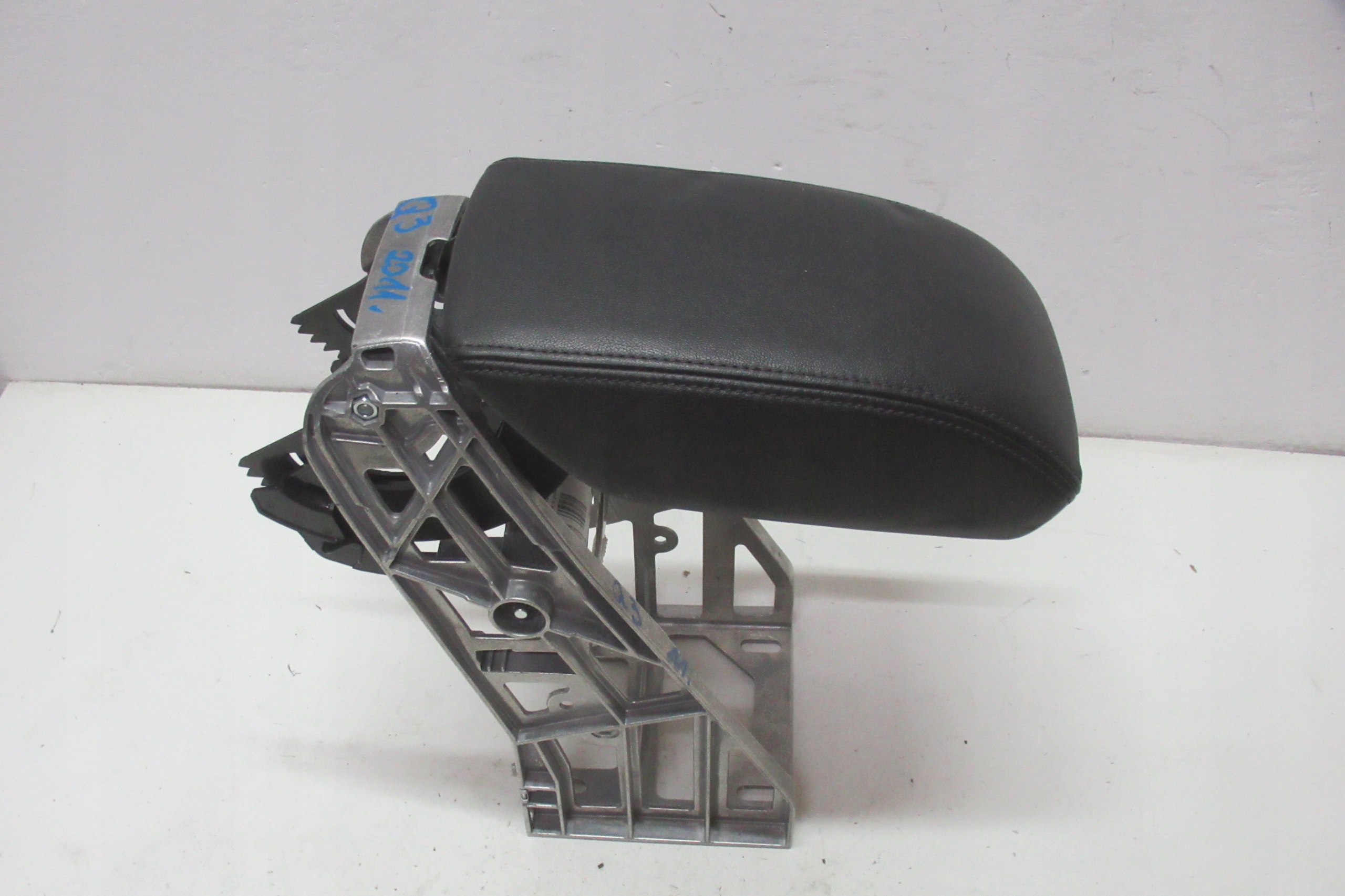 AUDI Q3 11R Armlehne Leder