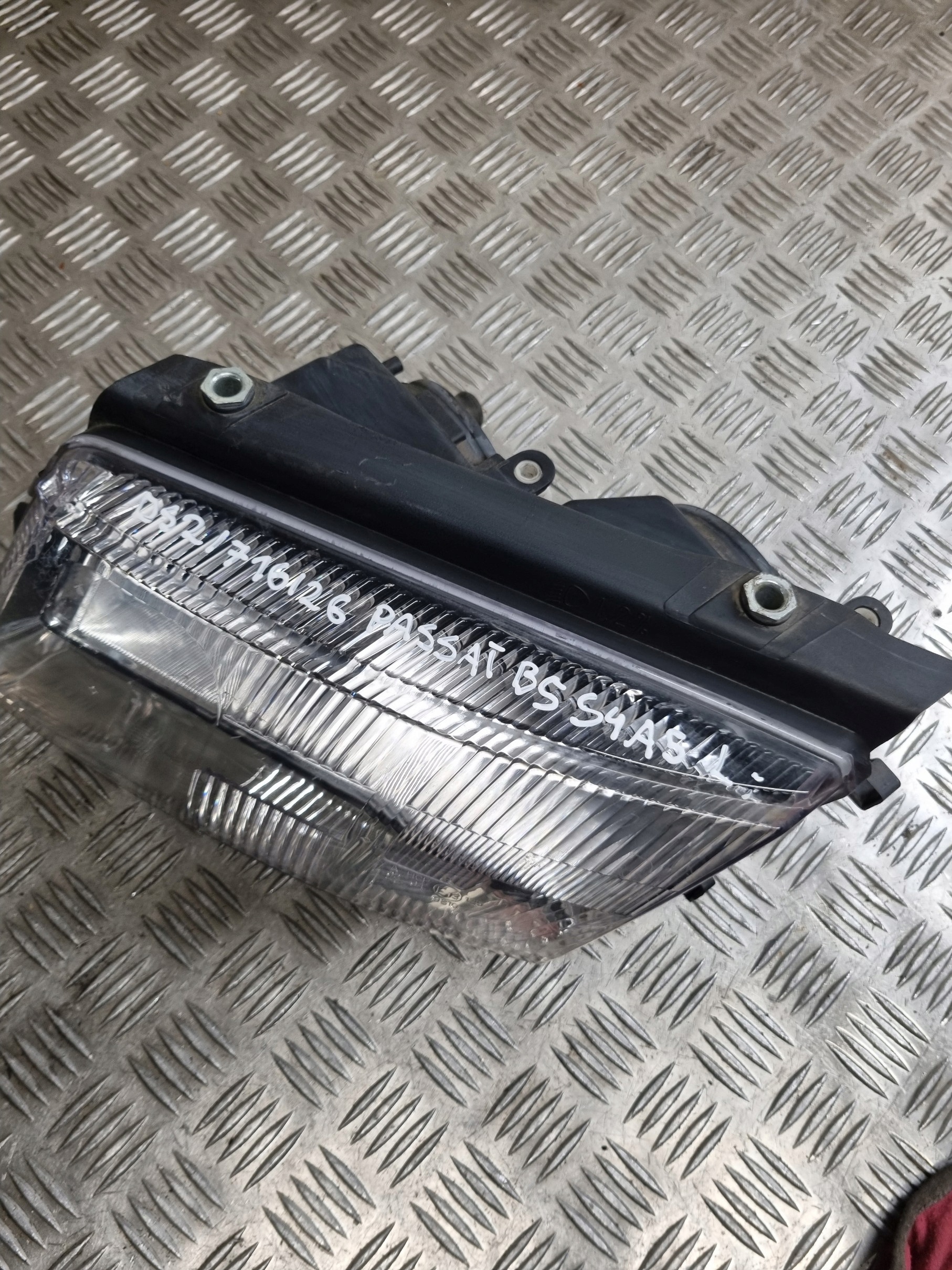 feu gauche avant VW PASSAT B5