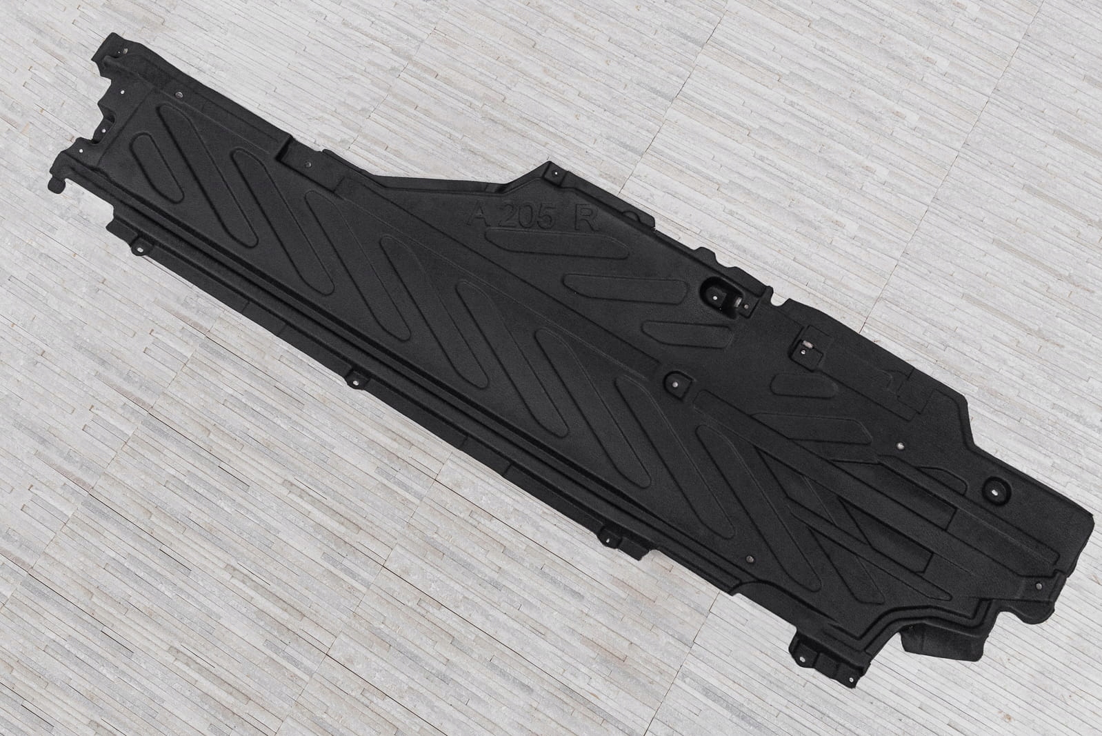 MERCEDES C-CLASS W205 14-21 MATERIAŁOWA OSŁONA PODWOZIA PRAWA A2056842000 Typ samochodu Samochody osobowe