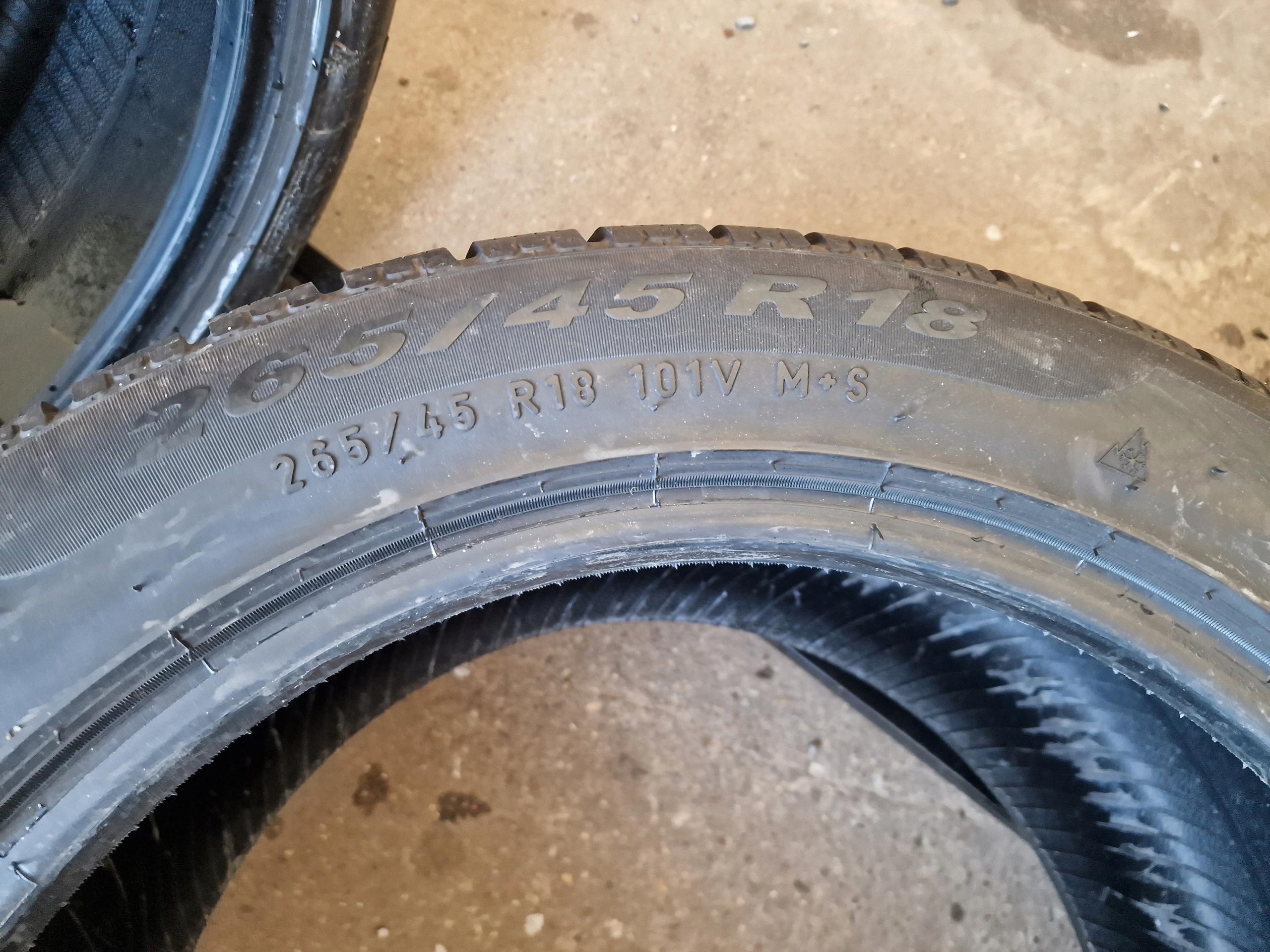 OPONY ZIMA PIRELLI SOTTOZERO WINTER 240 NO 265/45/18 101V Szerokość opony 265 mm