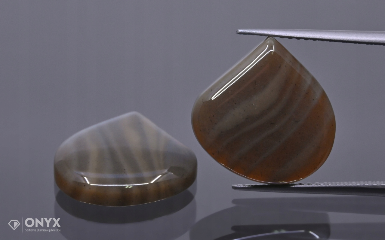 Křemík pruhovaný nízký kabošon Pár nepravidelný 15,5x15,5 mm