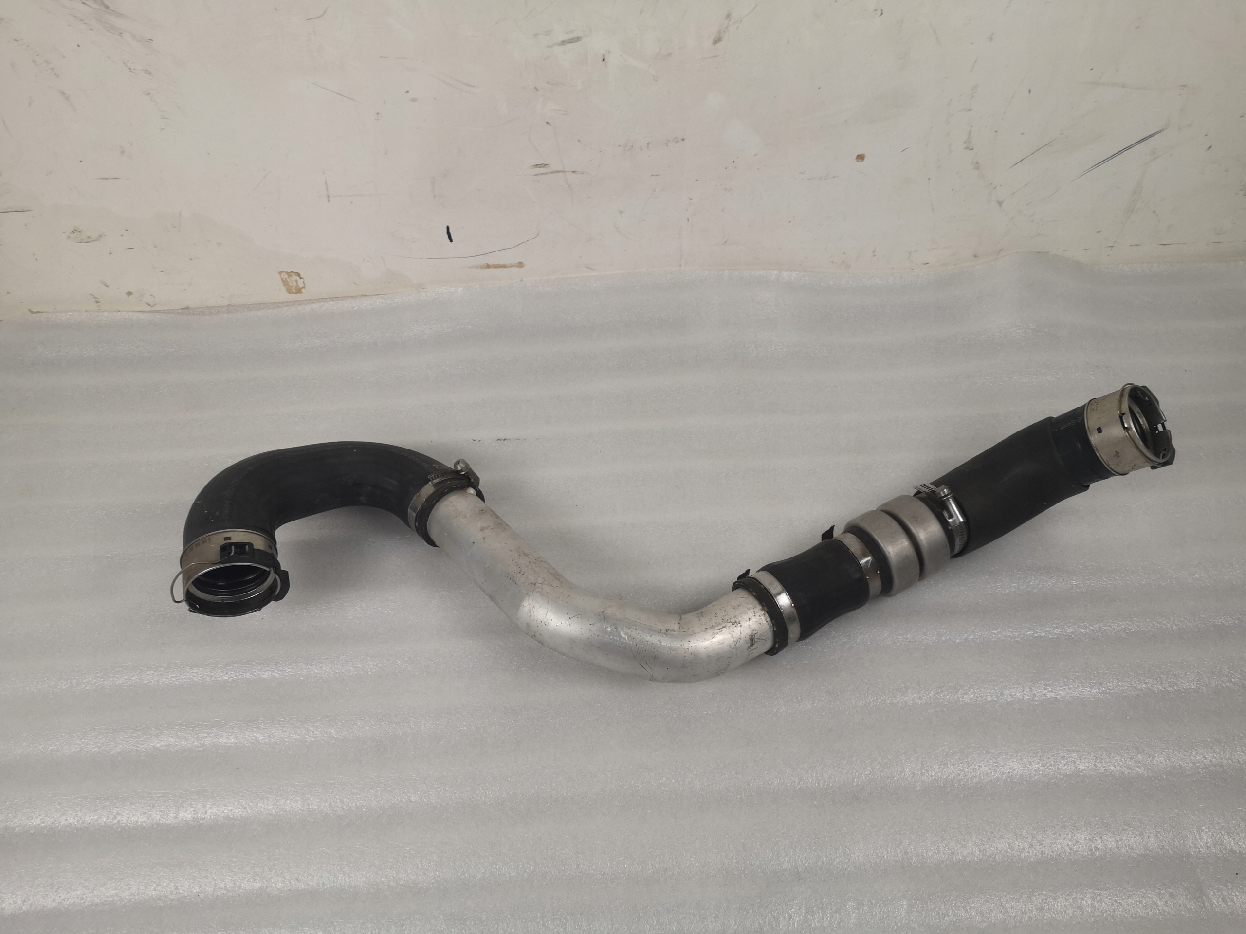 ШЛАНГ ТРУБИ ІНТЕРКУЛЕРА KIA STINGER