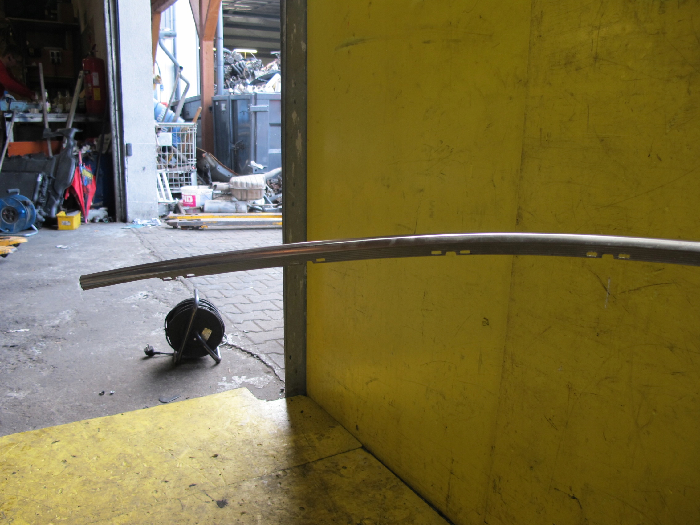 AUDI A4 B8 KOMBI 8K LISTWA DACHOWA PRAWA CHROM Color other