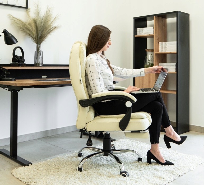 Fotel biurowy obrotowy Elgo masaż podnóżek kremowy Głębokość mebla 65 cm