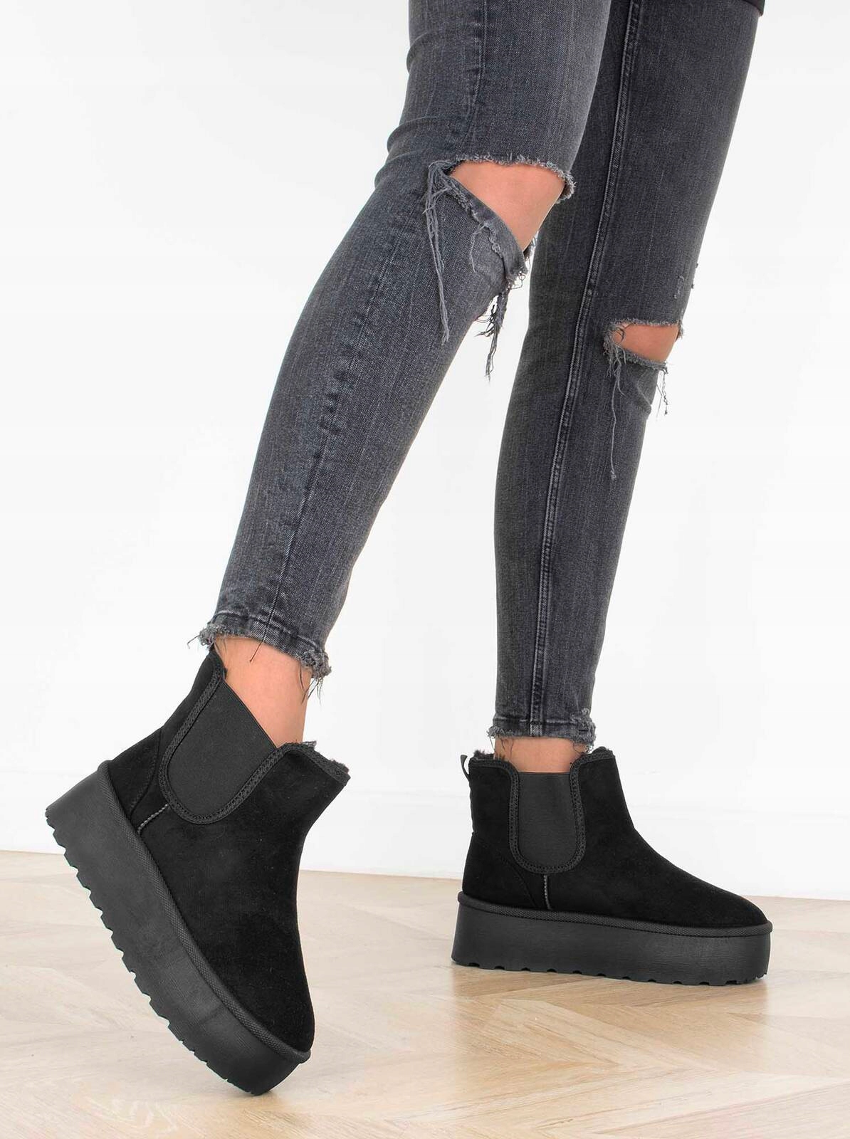 7911 CZARNE OCIEPLANE BOTKI NA GRUBEJ PODESZWIE ŚNIEGOWCE NA PLATFORMIE 38 Wzór dominujący bez wzoru