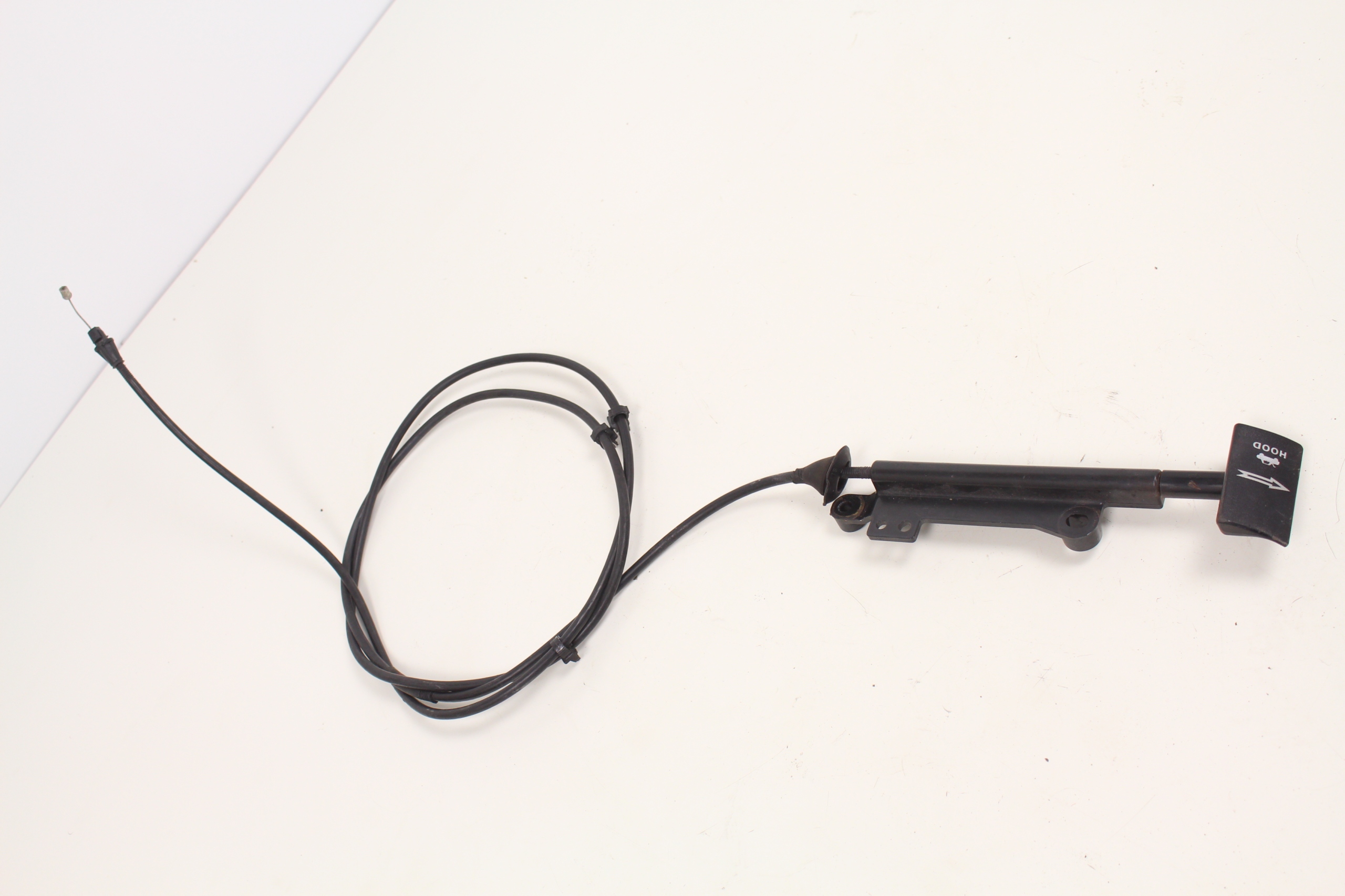 ТРОС РУЧКА КАПОТА FORD MUSTANG GT 05-