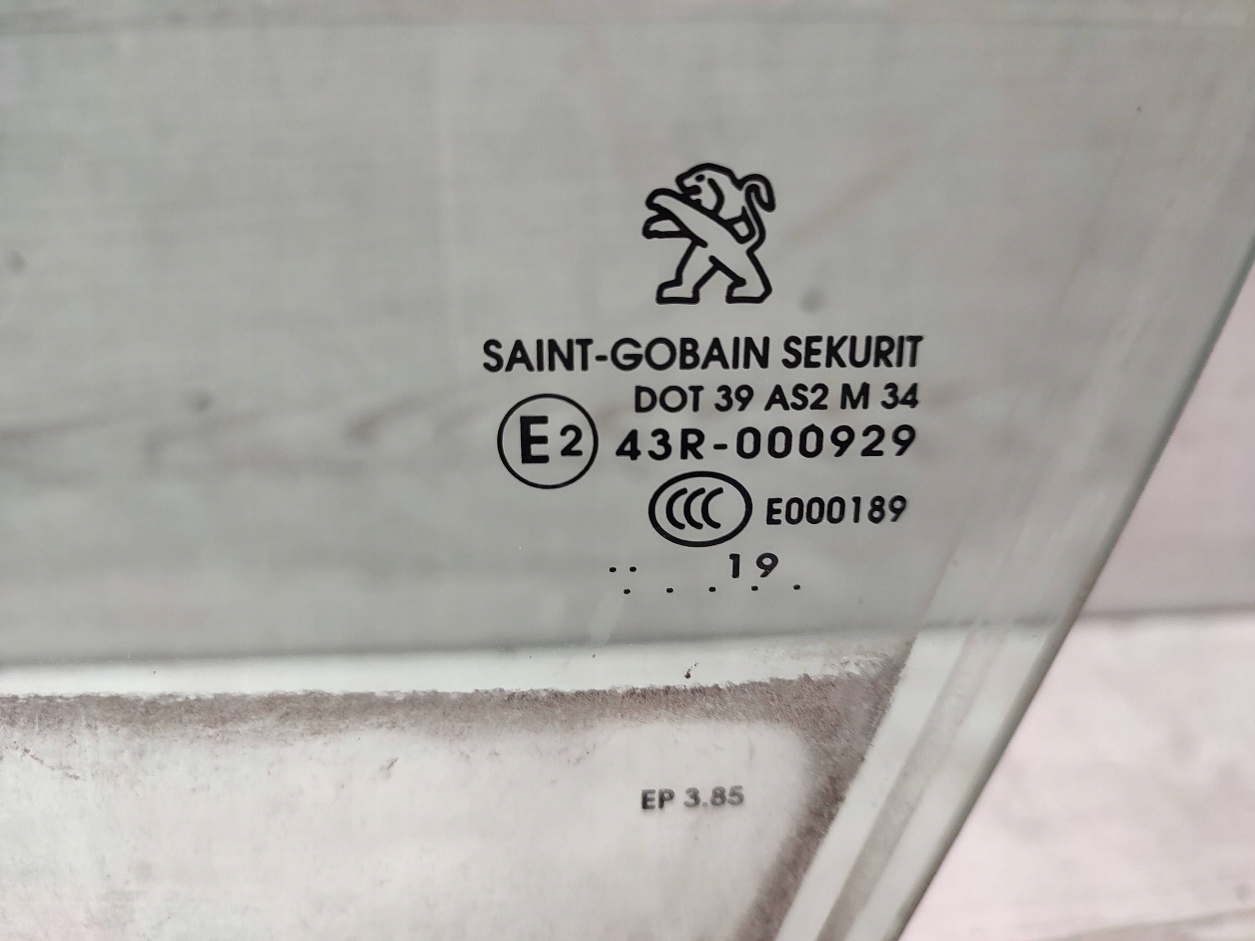 Peugeot 308 2019 front side left window door przednich