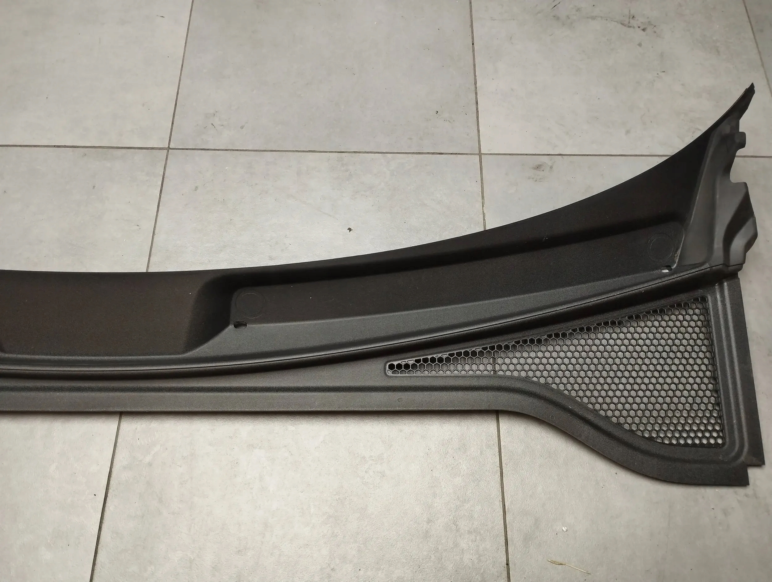 Audi Q3 F3 torpedo plastic 83C819403A UK