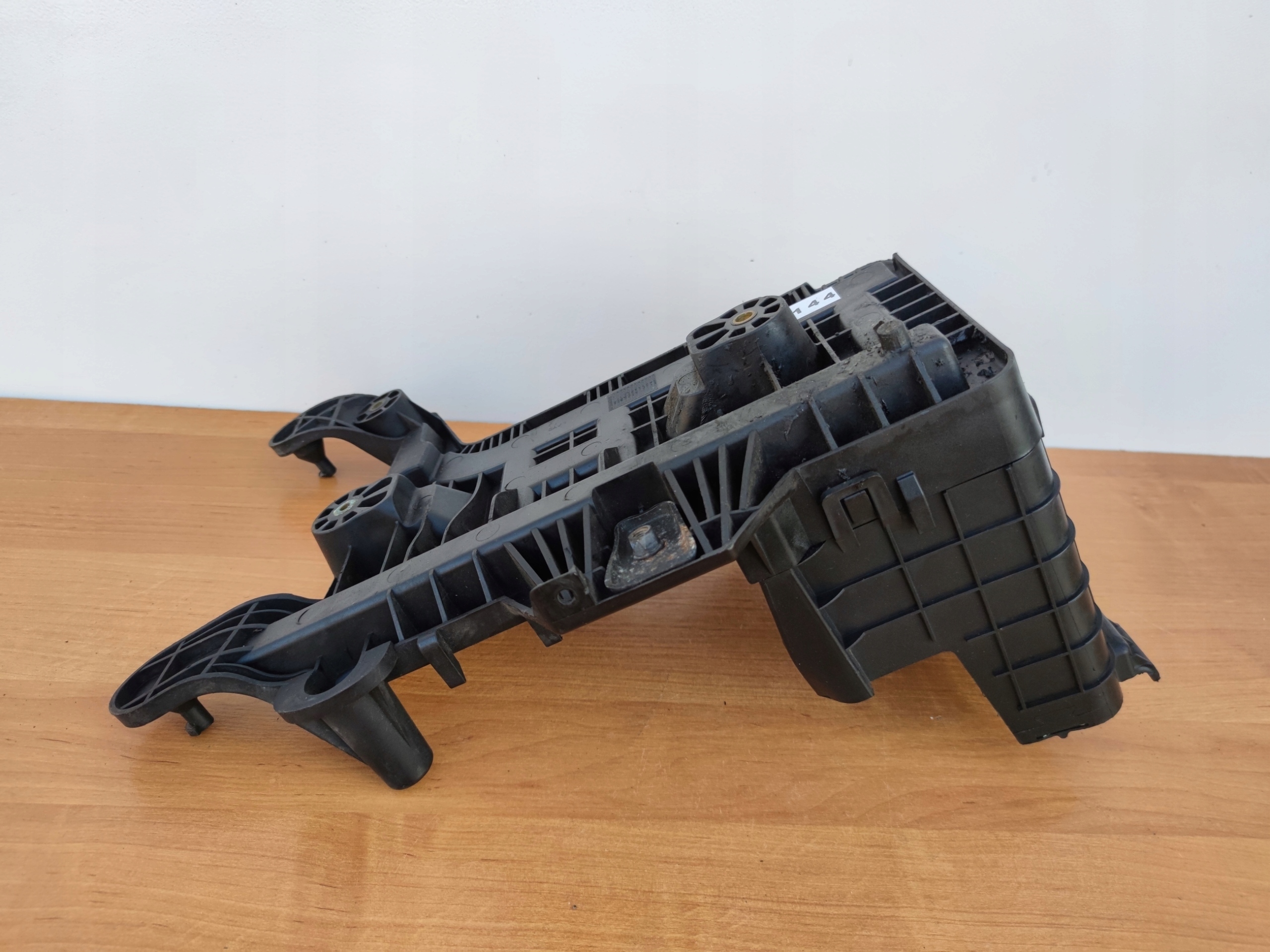 držač akumulatora VW GOLF SEAT SKODA AUDI A3 1K