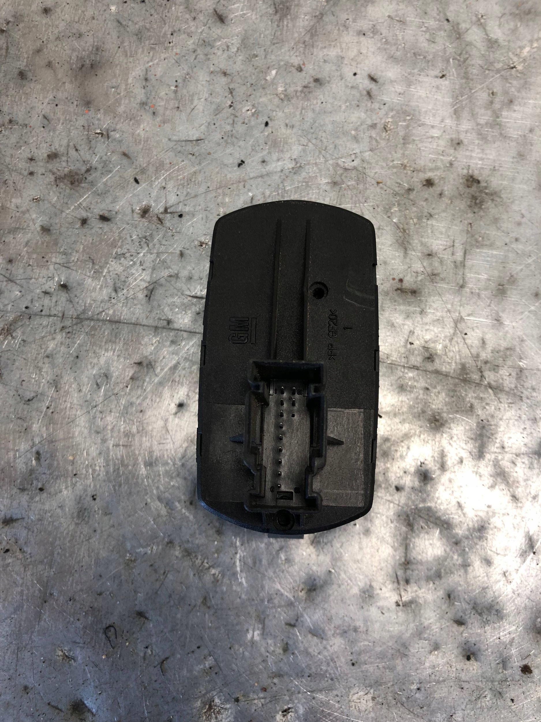 window control switch left front OPEL CORSA D 13258521