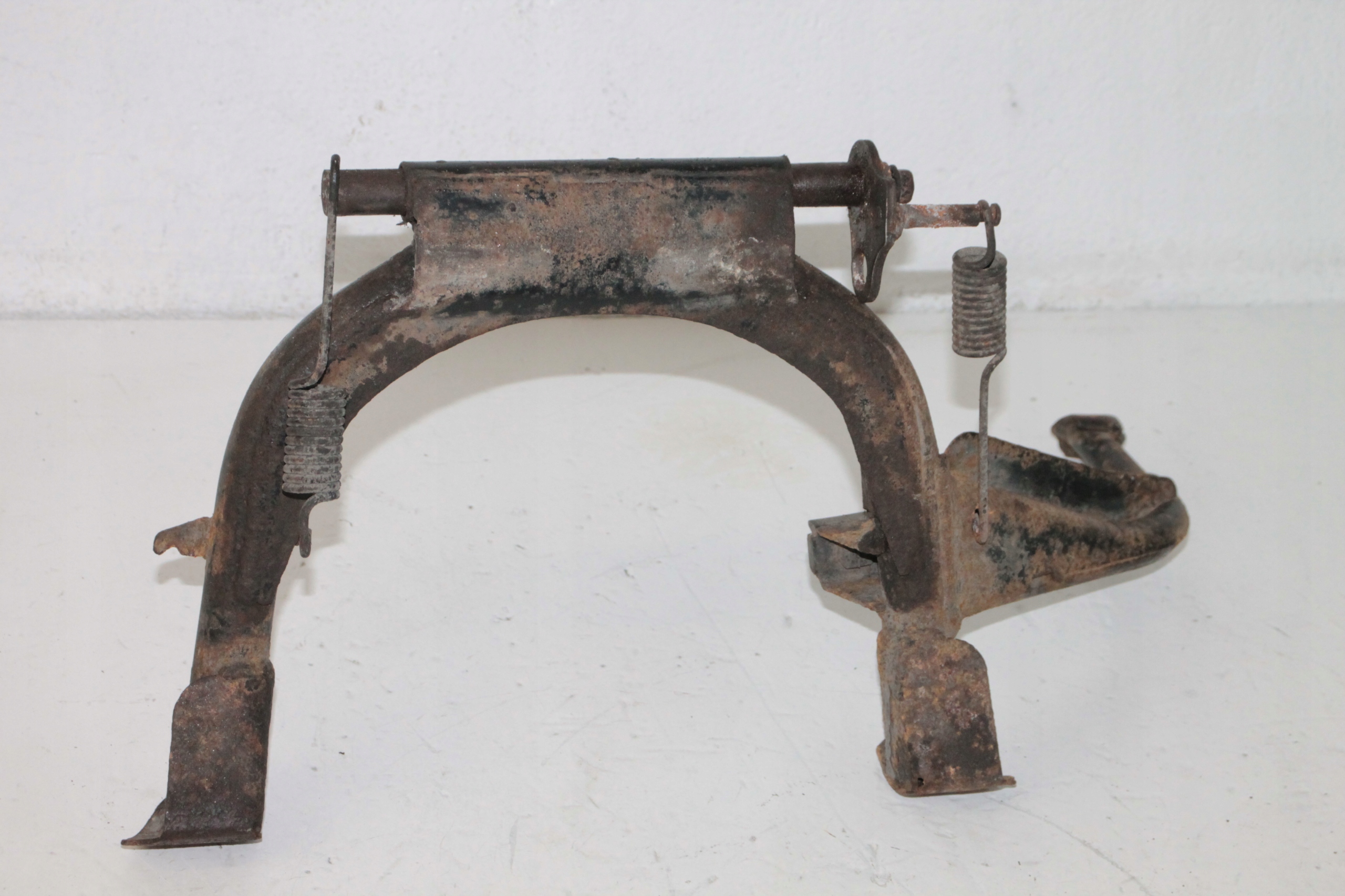 SH57 - HONDA SH 300 11-14 ЦЕНТРАЛЬНАЯ ПОДНОЖКА