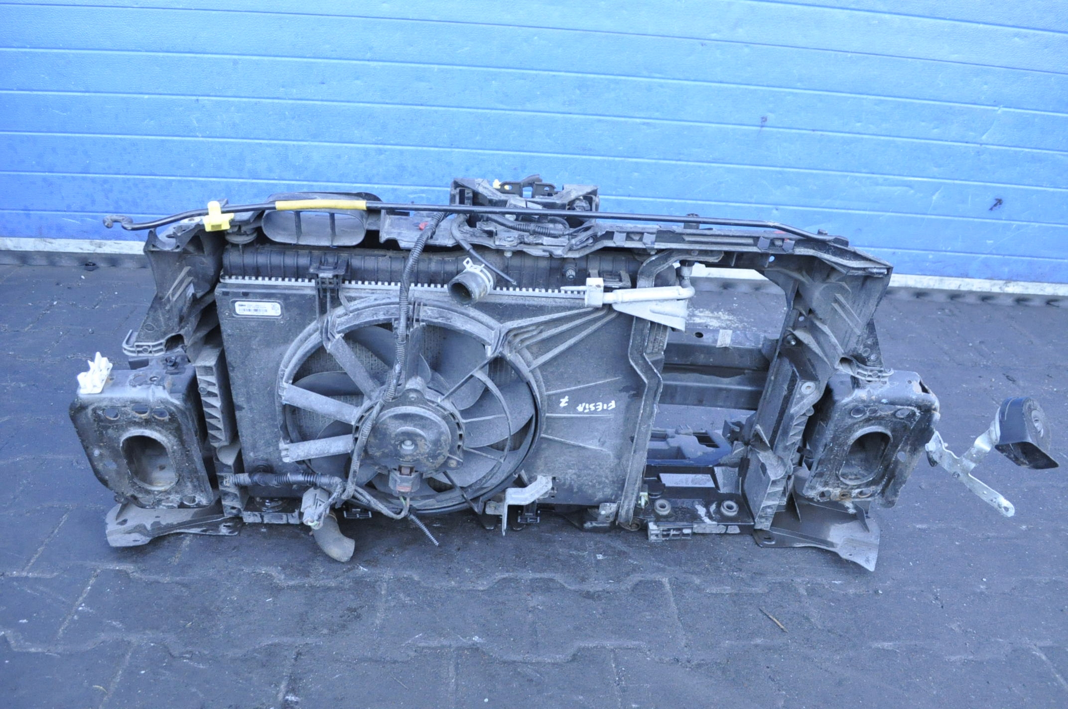 FORD FIESTA MK7 1.0 PAS PRZEDNI KOMPLET WNTYLATOR Typ samochodu Samochody osobowe