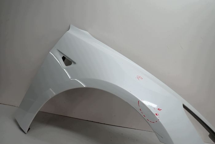 TESLA III 3 17-23 blatník pravý přední předek
