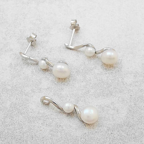 Stříbrný komplet s perlami