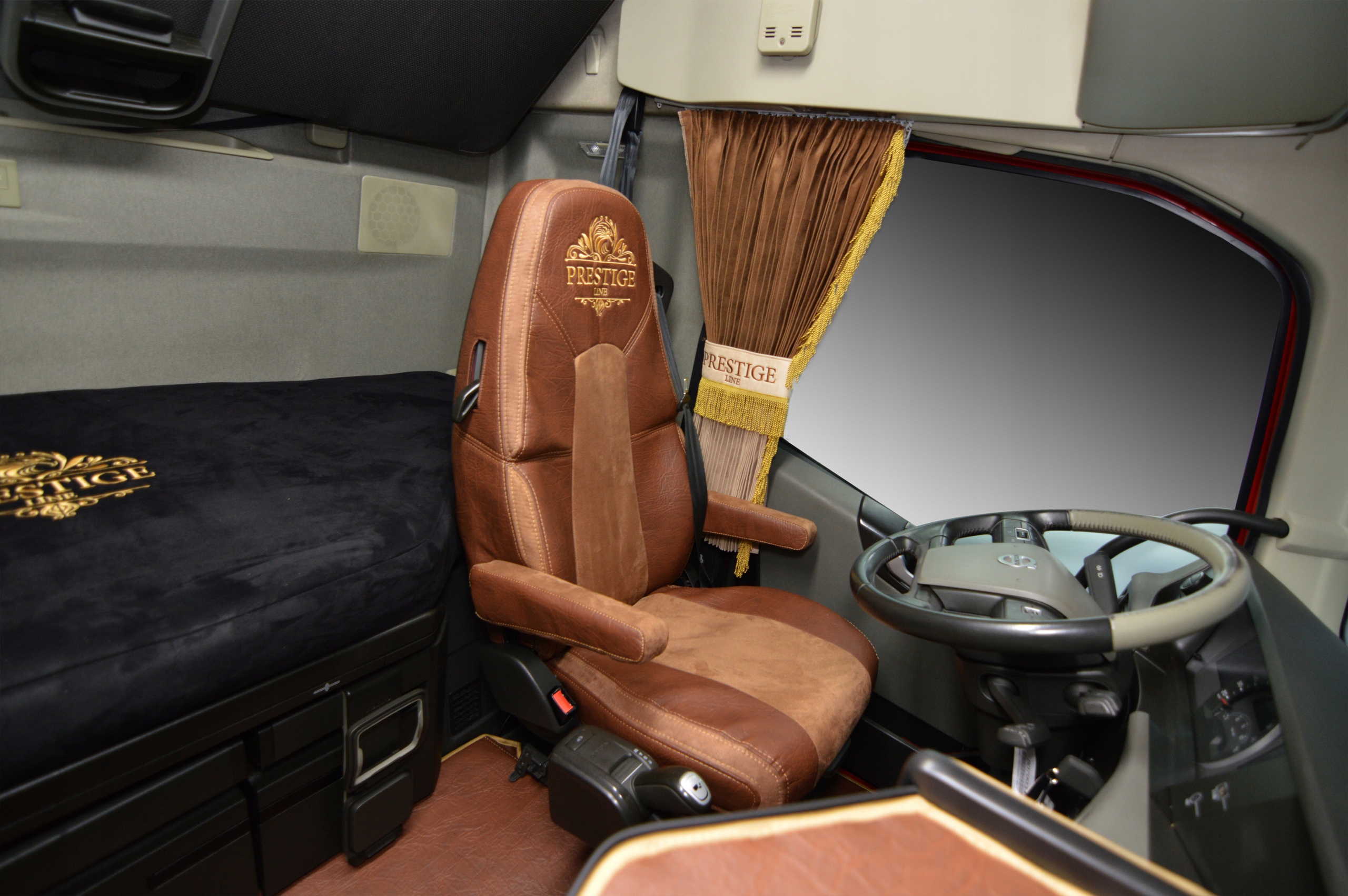 Pokrowce na fotele PRESTIGE LINE VOLVO FH4 OD 2013 Producent inny