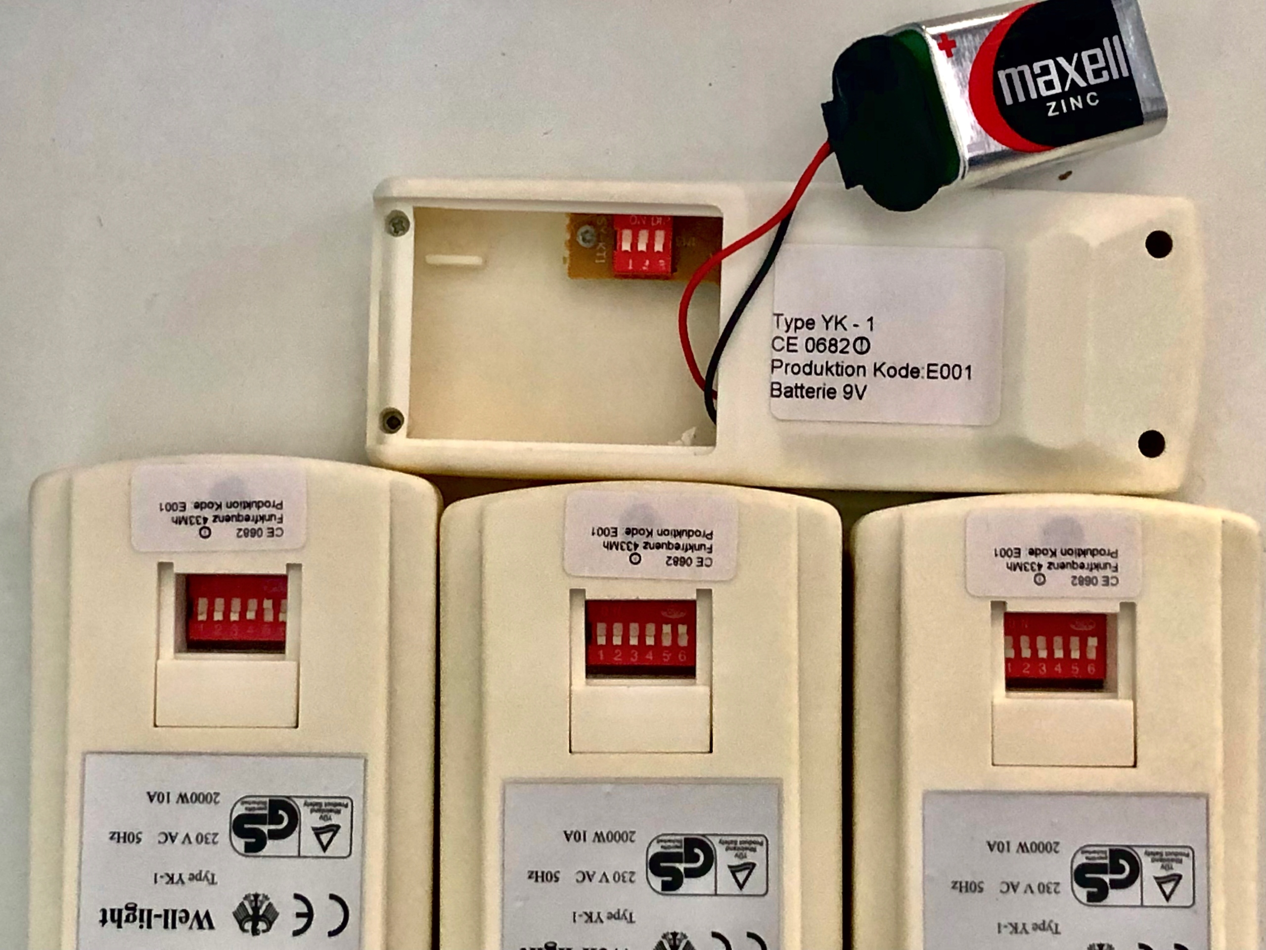 Gniazda sterowane radiowo 3 szt pilot 433MHz tanie Marka inny