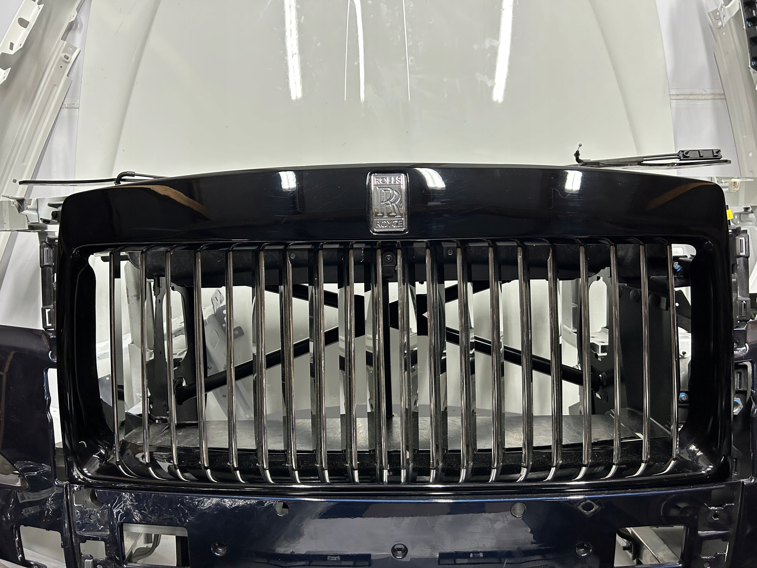 Rolls Royce Ghost II 2020- bonnet bumper light support panel for radiators fender