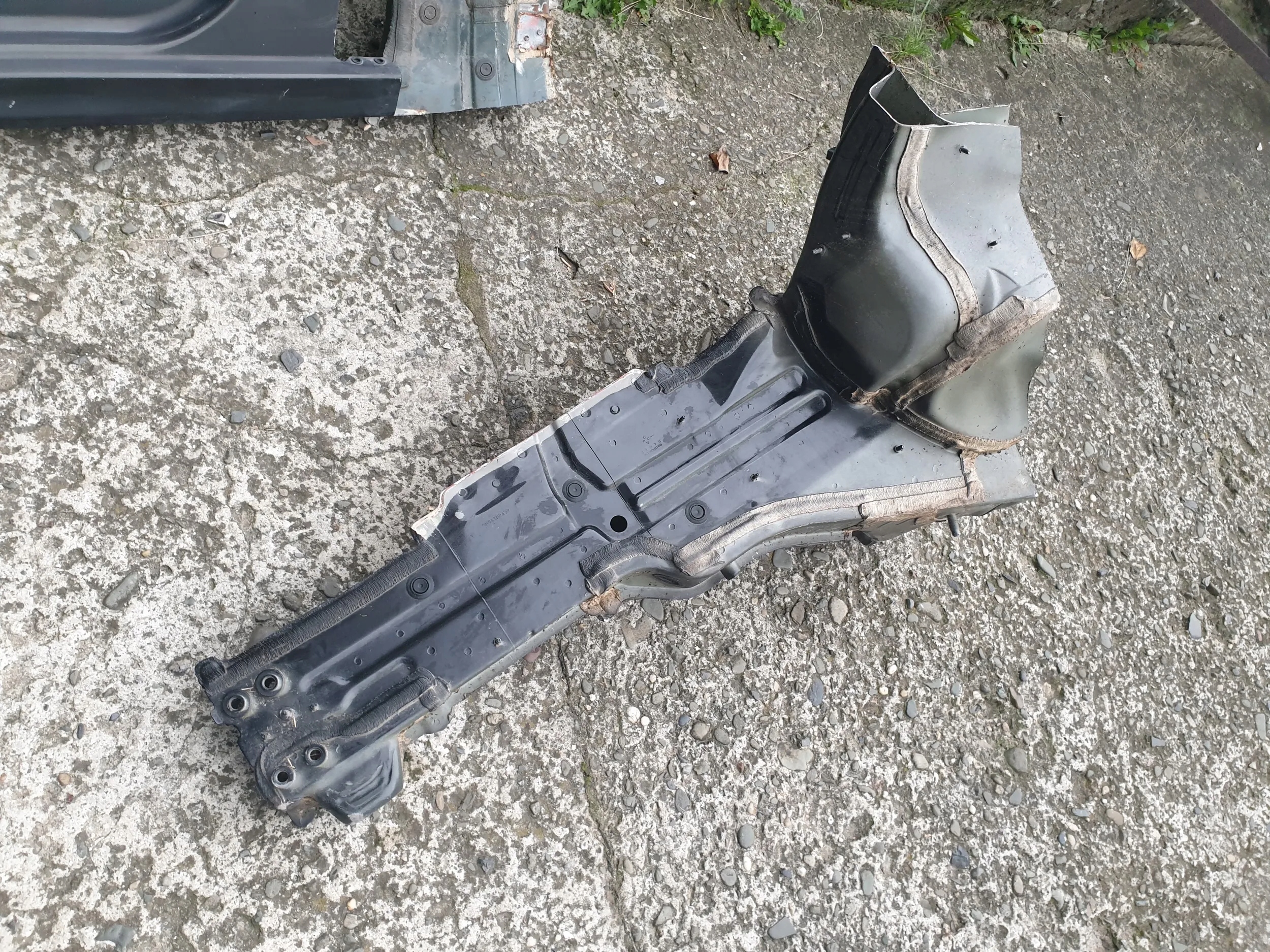 Е-КЛАС W213 13- лонжерон права четвертина