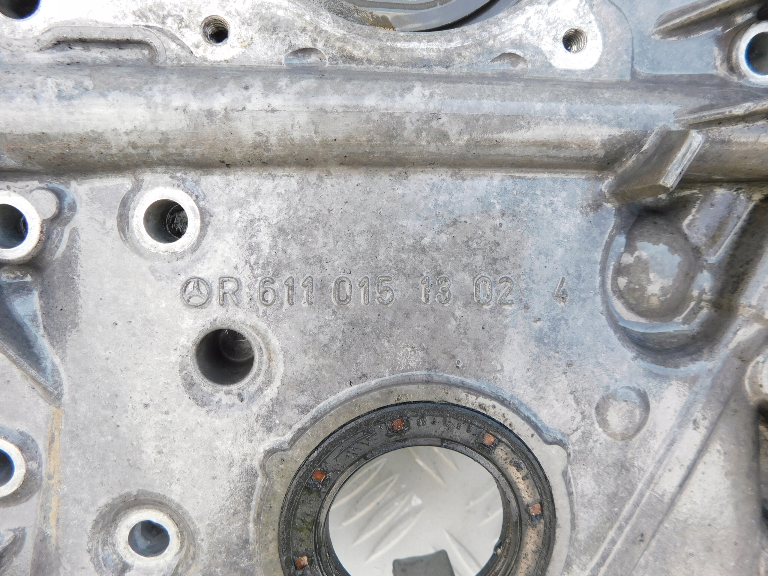 Couvercle Couvercle carter distribution de fer Moteur Couvercle Merc Sprinter A6110151302