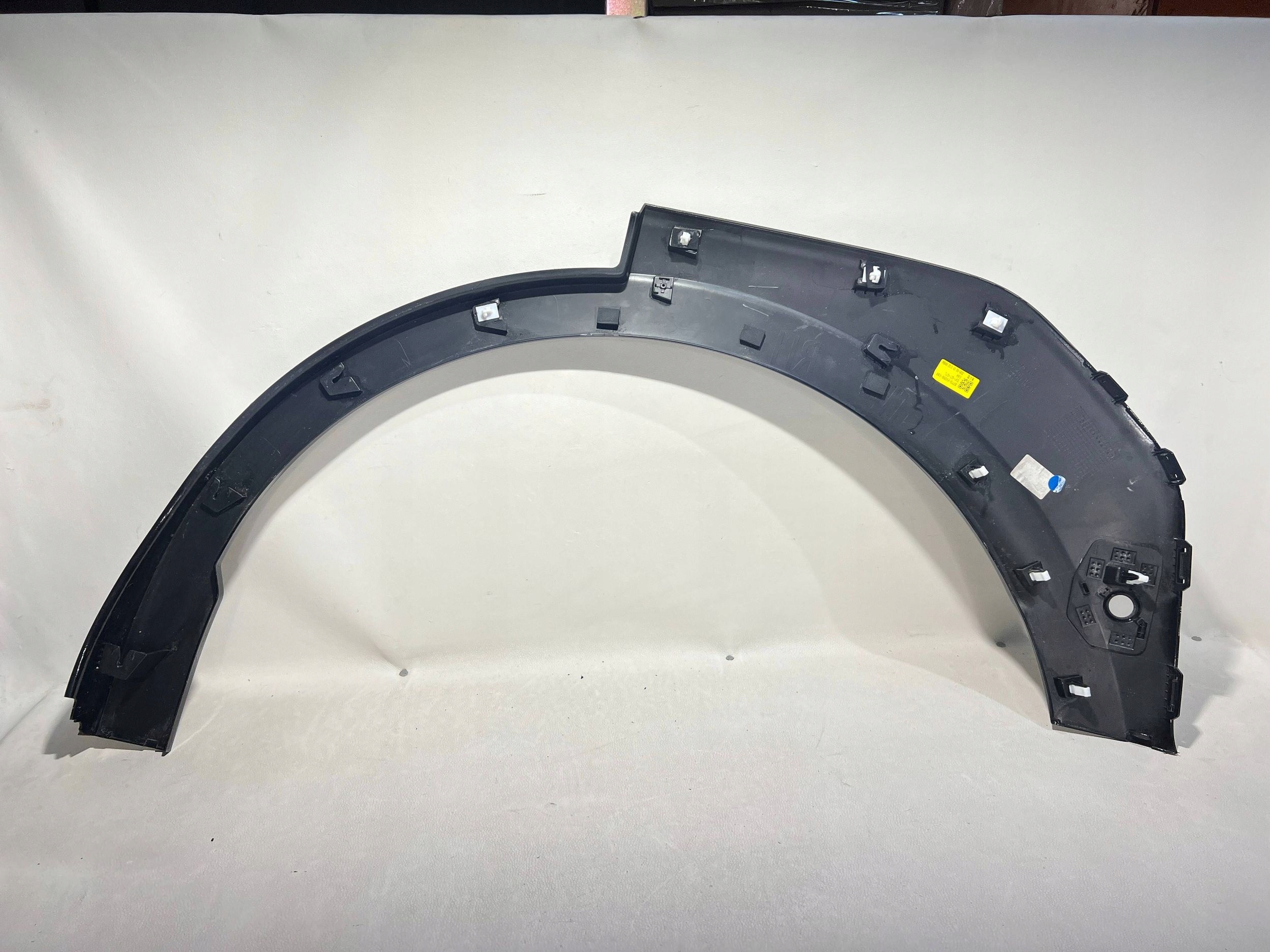 молдинг крыла задний правый kia EV3 87744-EV200