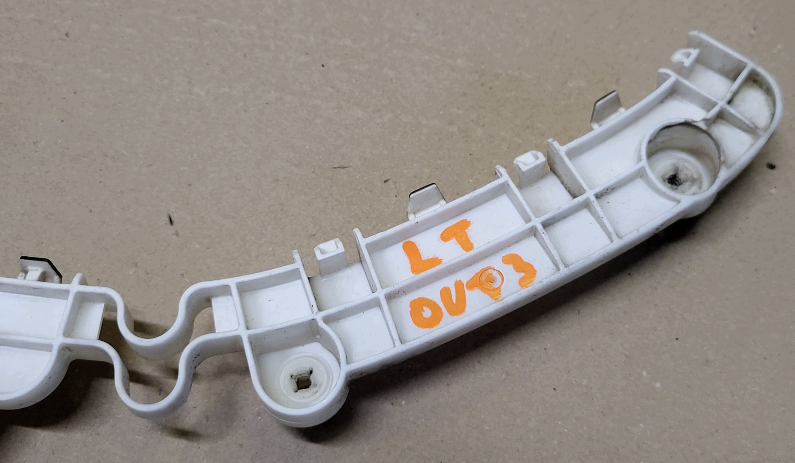 bumper bracket holder console left rear part rear MITSUBISHI OUTLANDER III